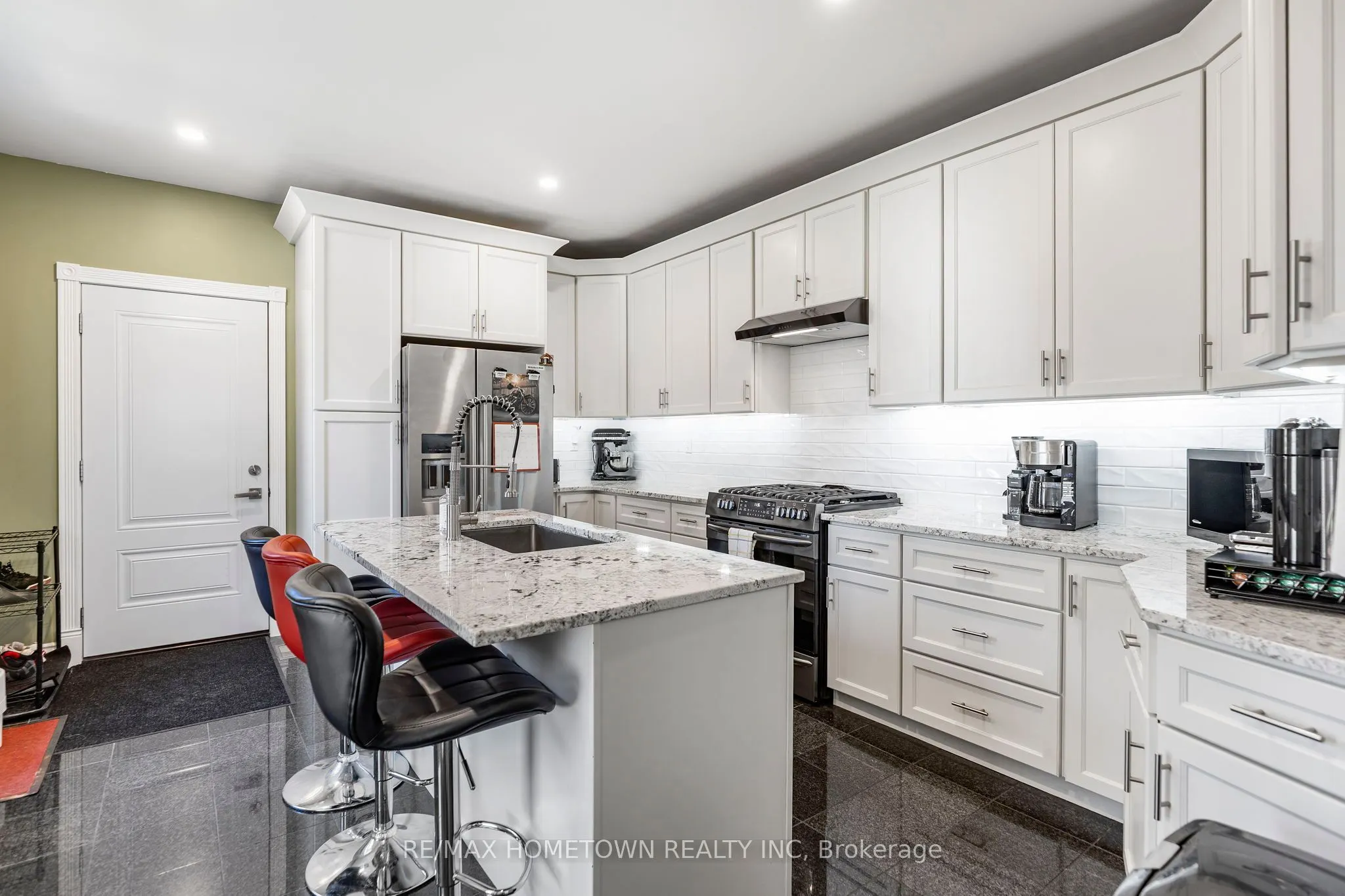 198 James Street W