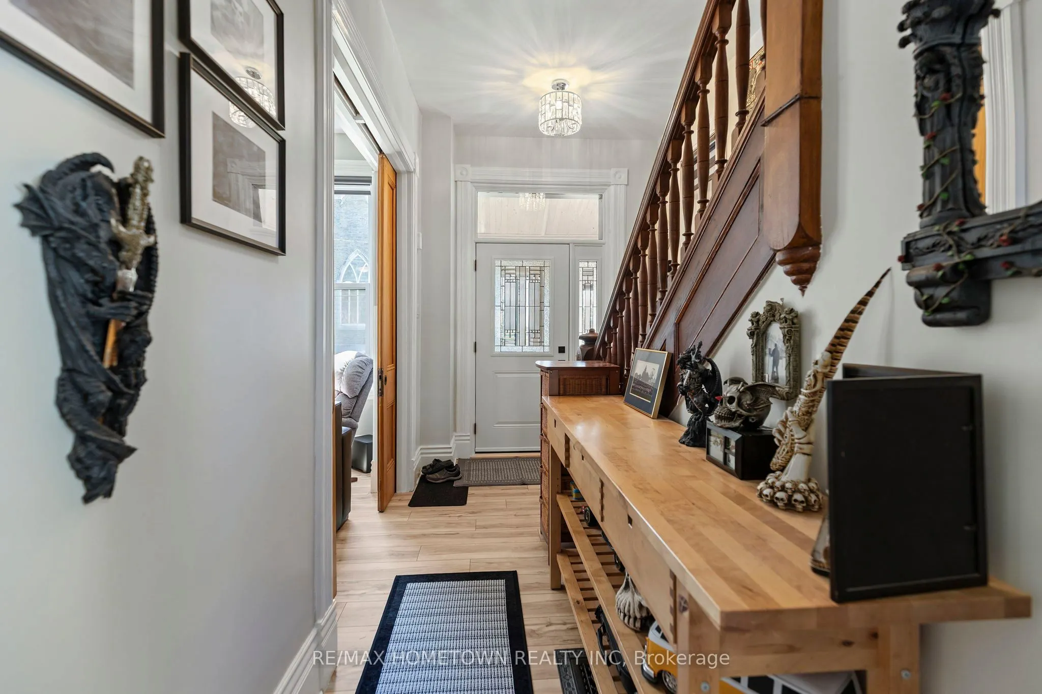 198 James Street W