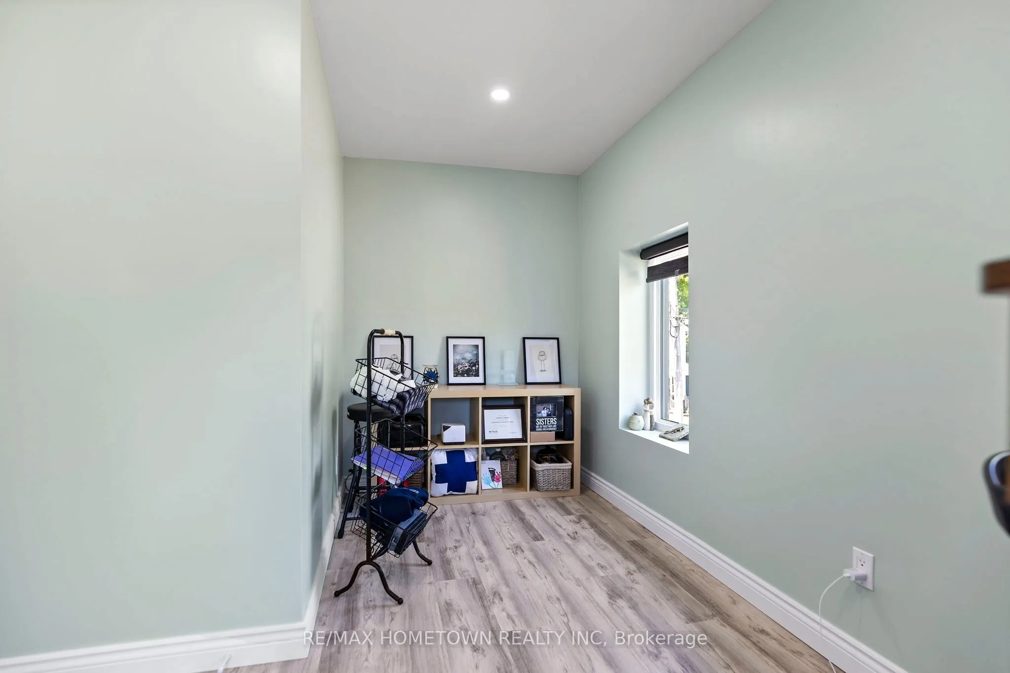 198 James Street W
