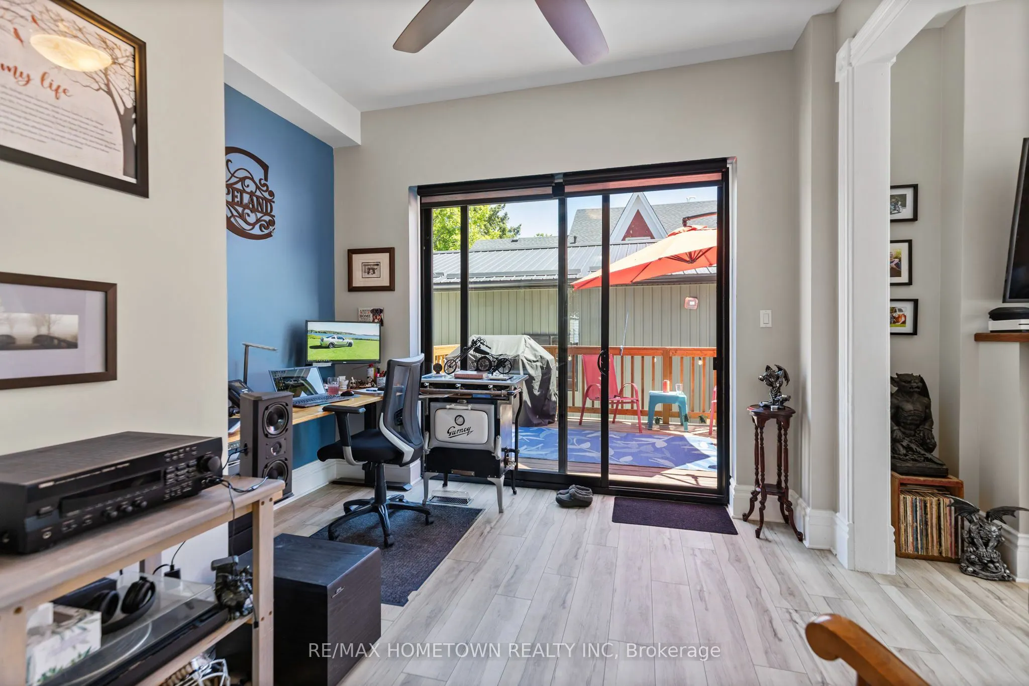 198 James Street W