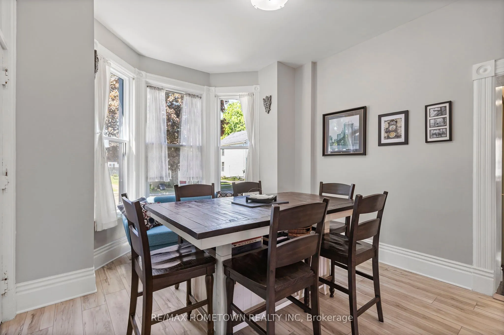 198 James Street W