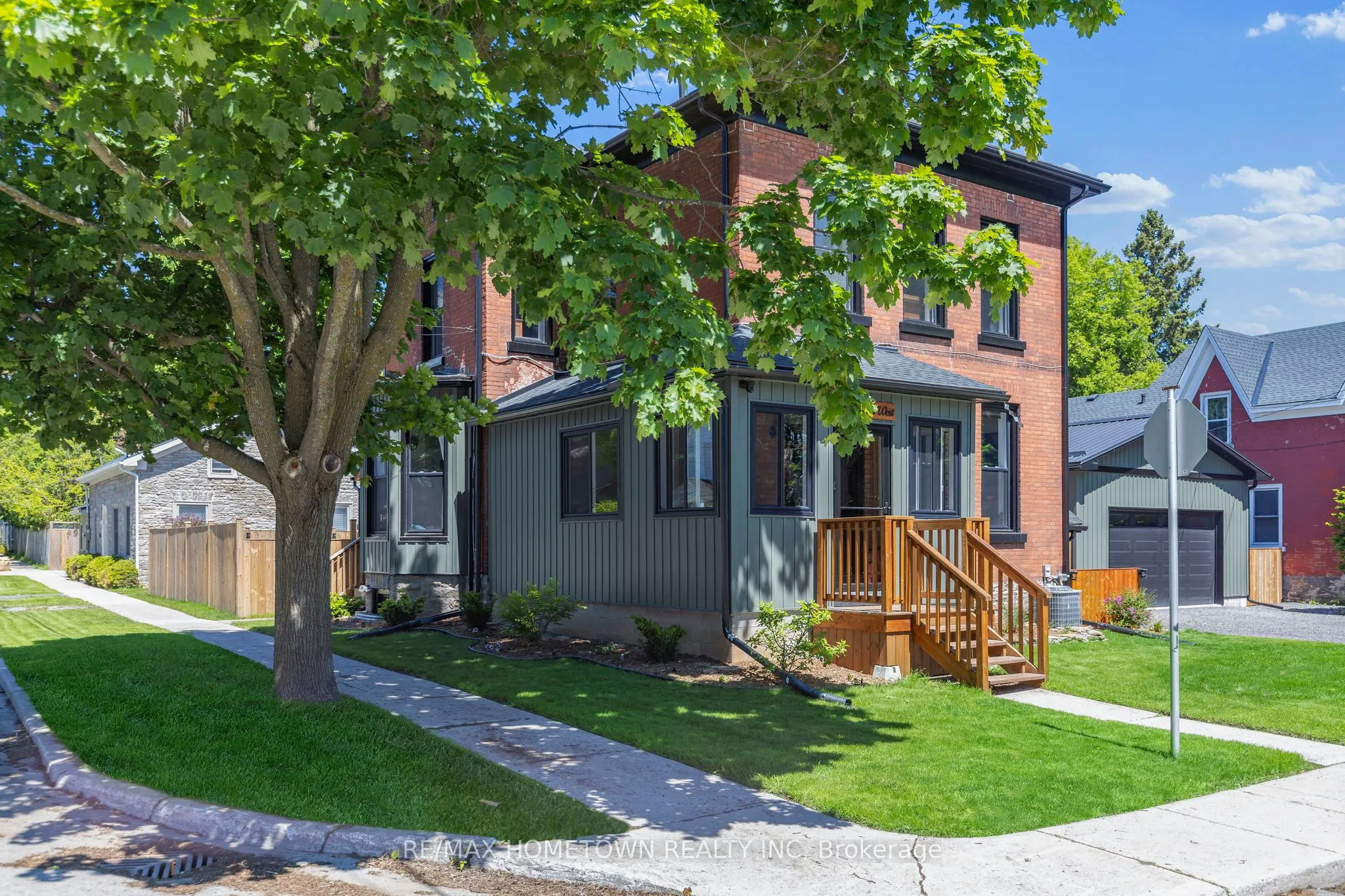 198 James Street W