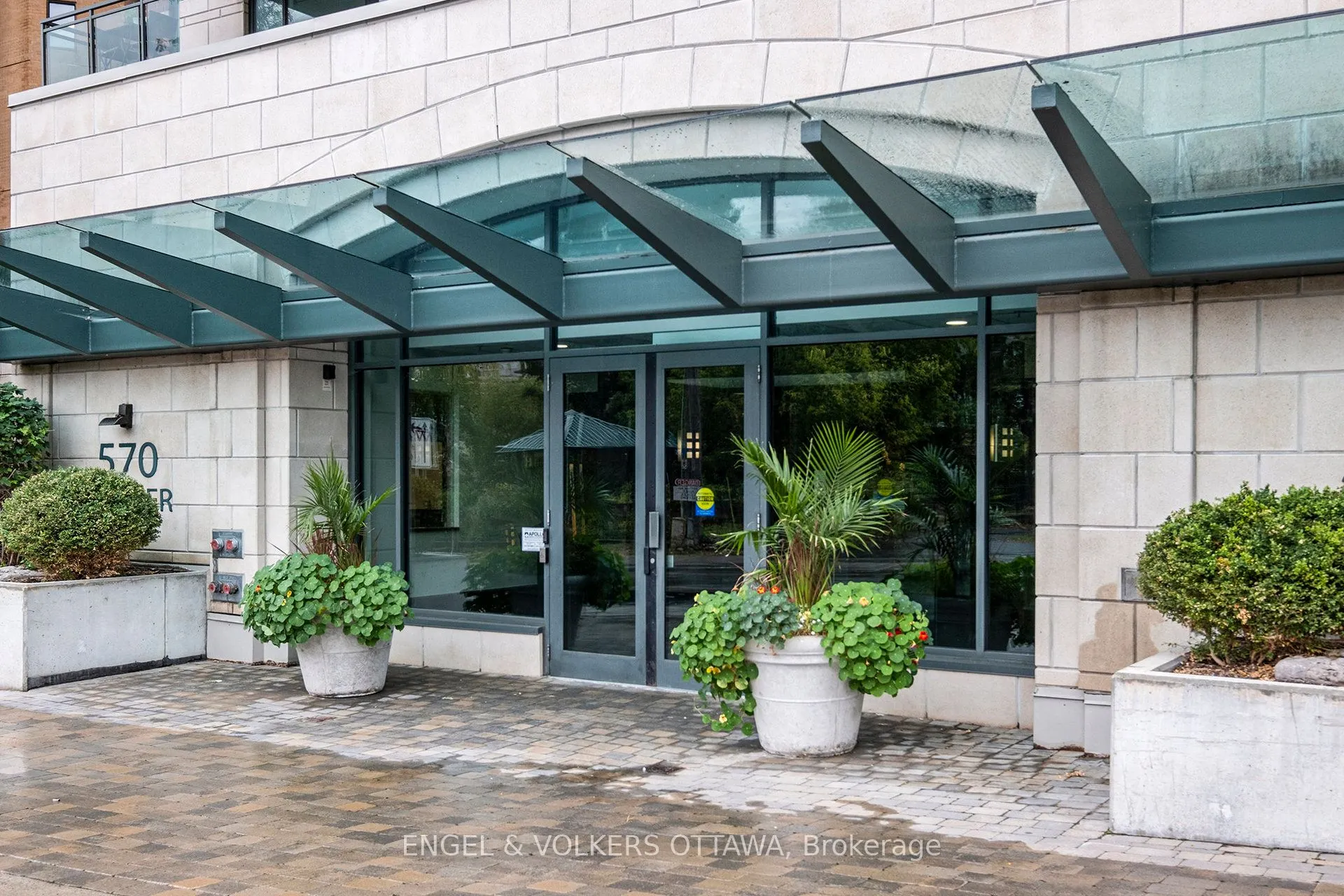 570 Laurier Avenue W
