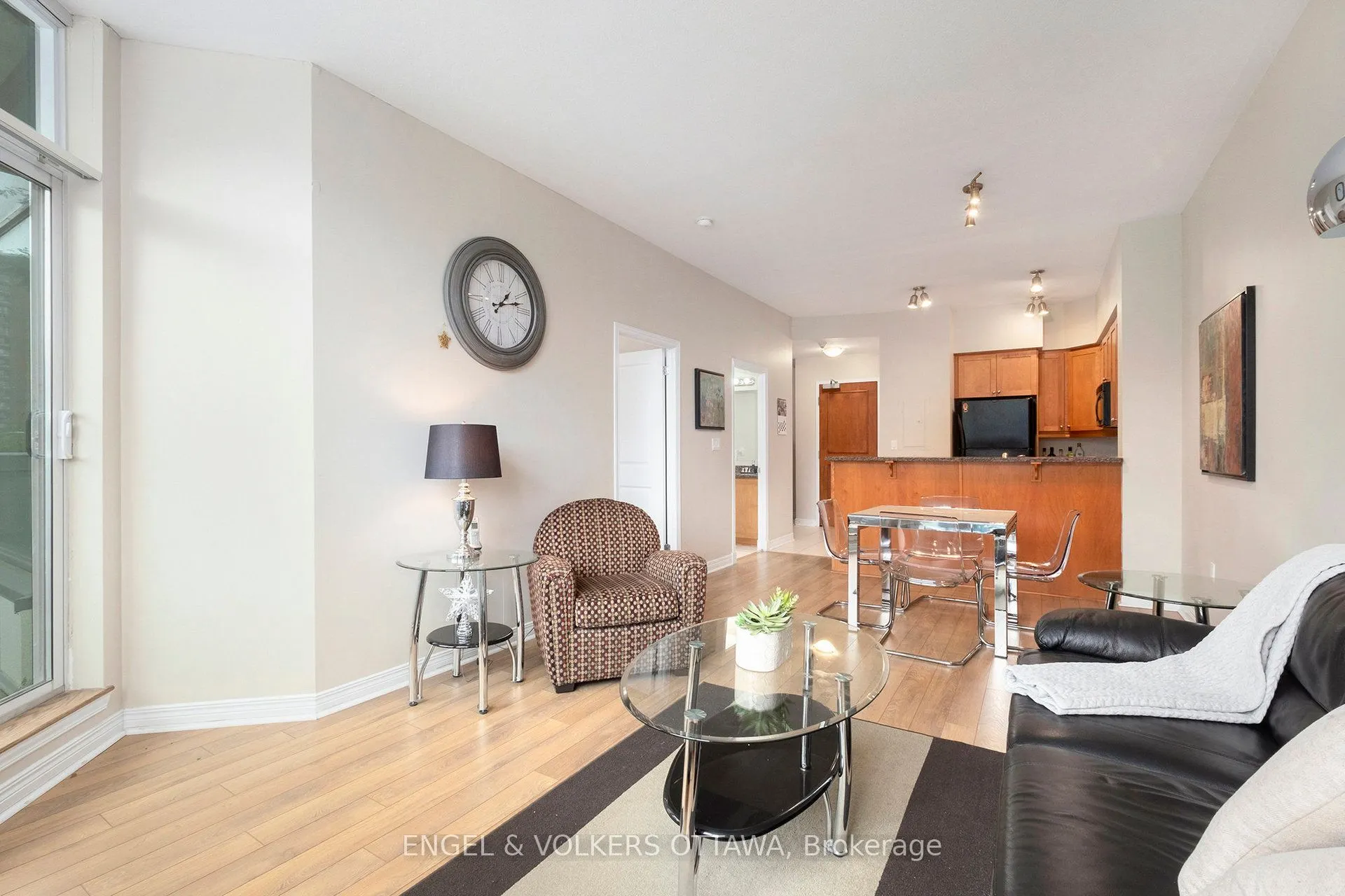 570 Laurier Avenue W