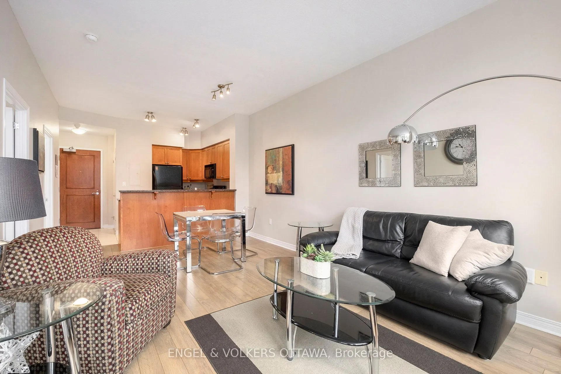 570 Laurier Avenue W