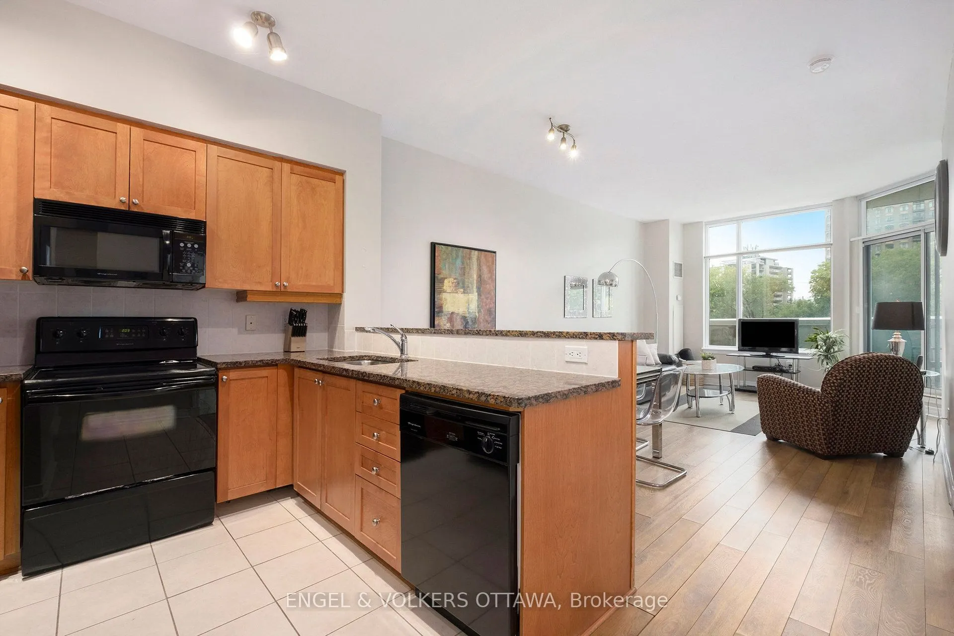 570 Laurier Avenue W