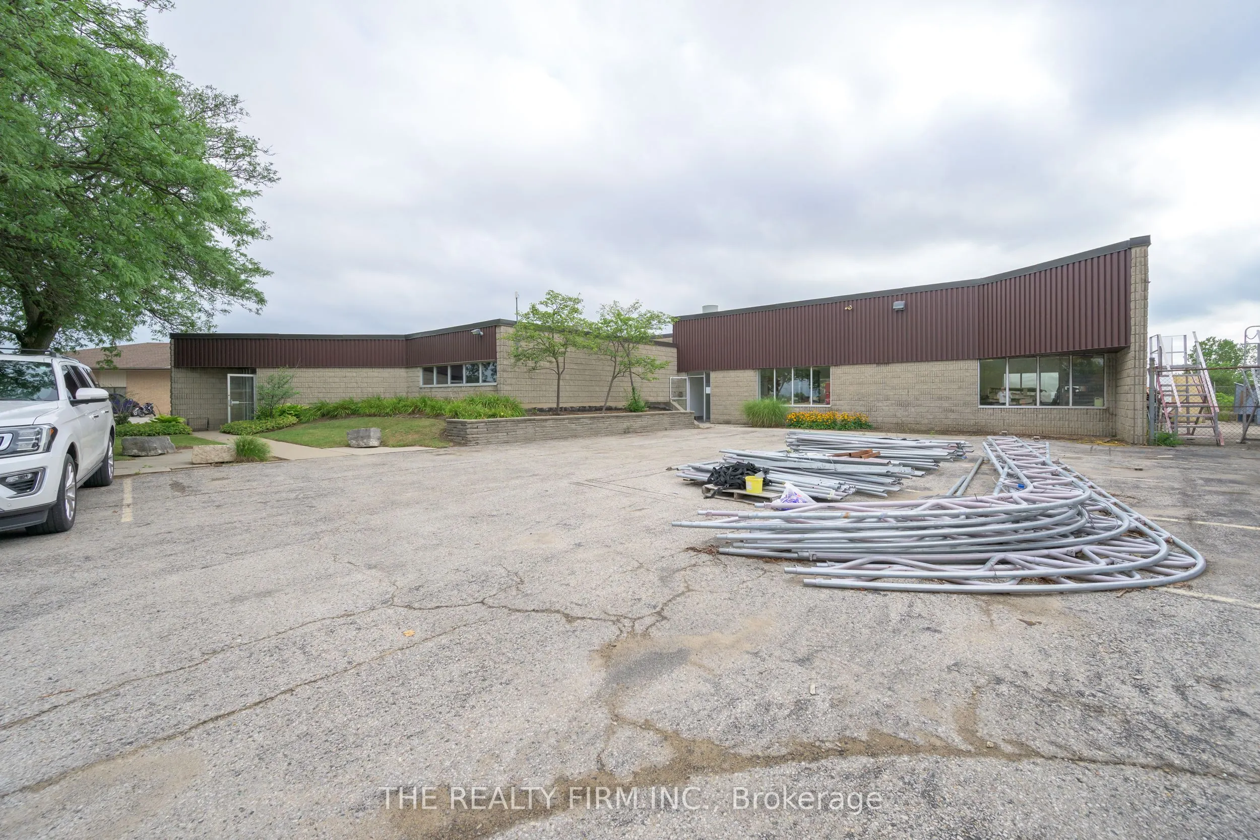 11 Barrie Boulevard