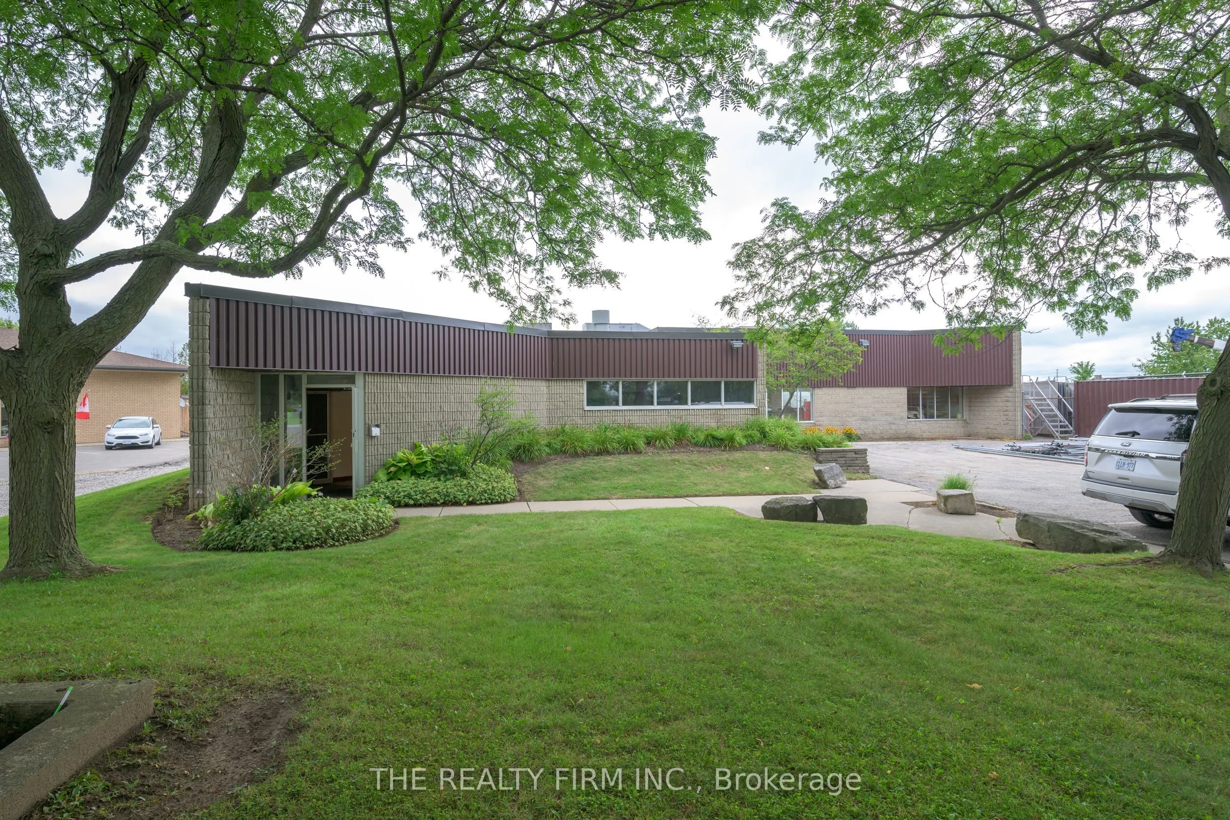 11 Barrie Boulevard