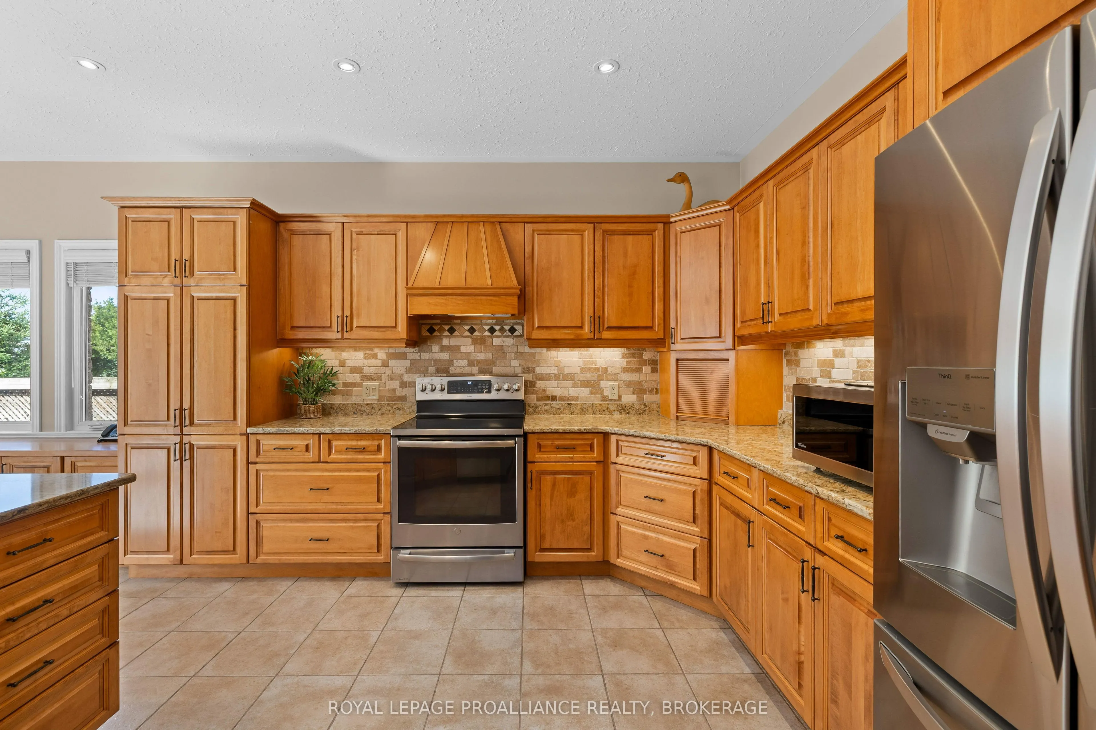 387 Honeywood Avenue