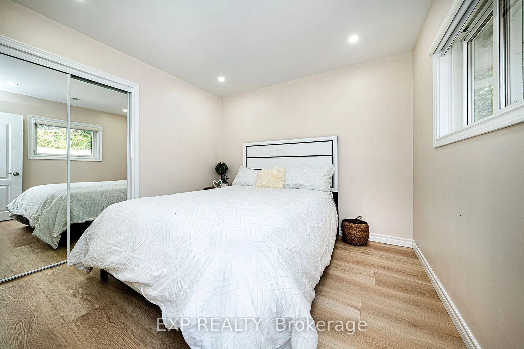 12 Cedar Point Road