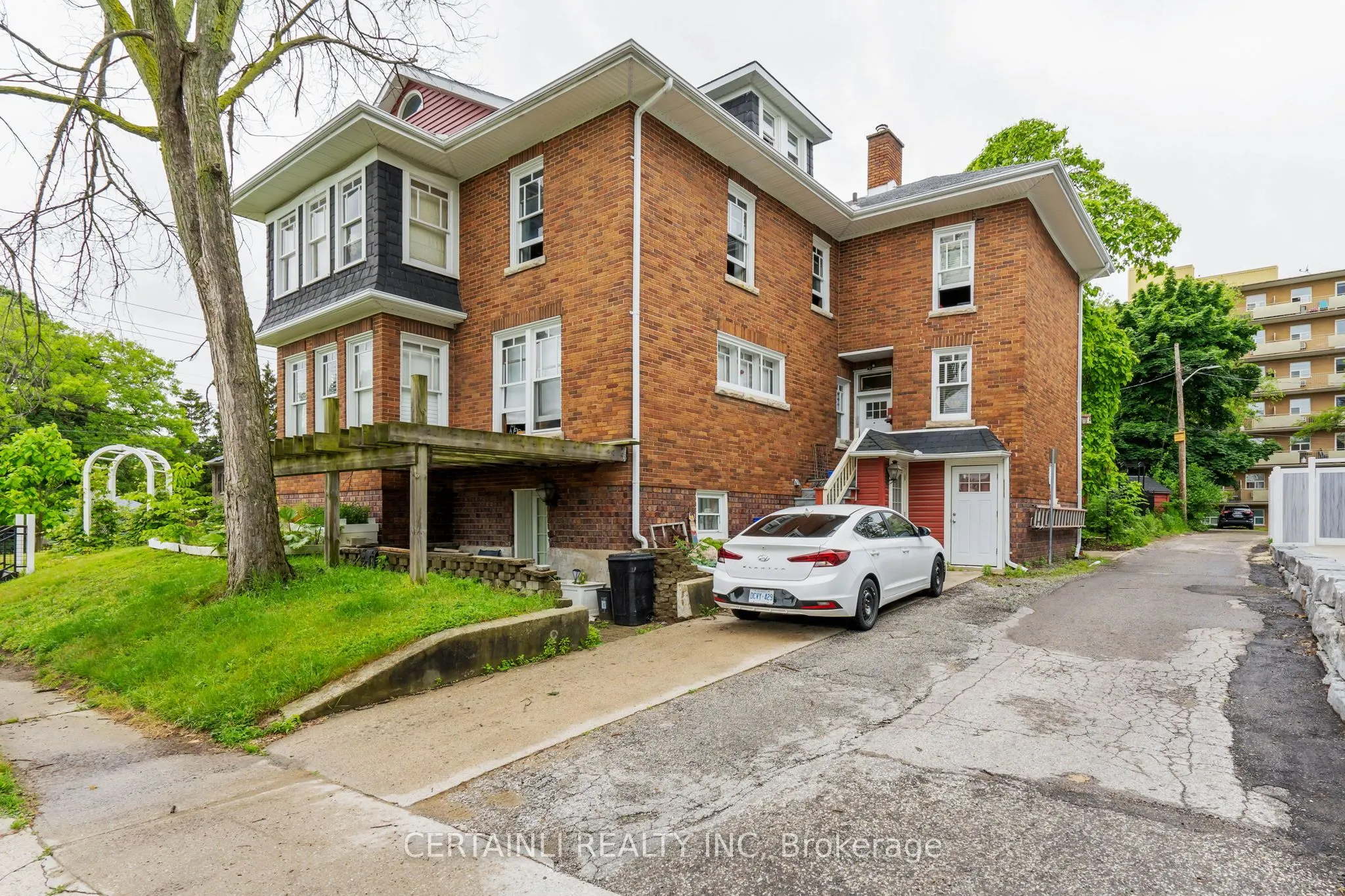 218 London Road