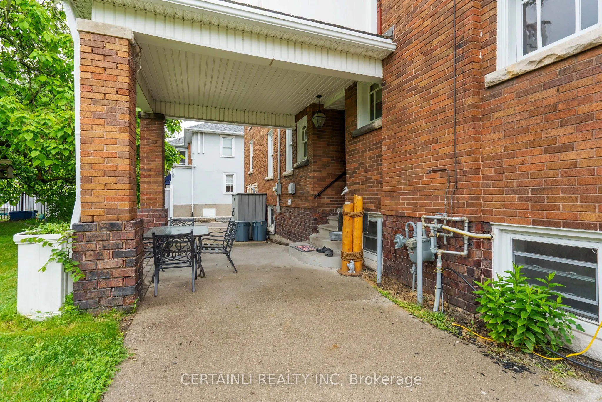218 London Road