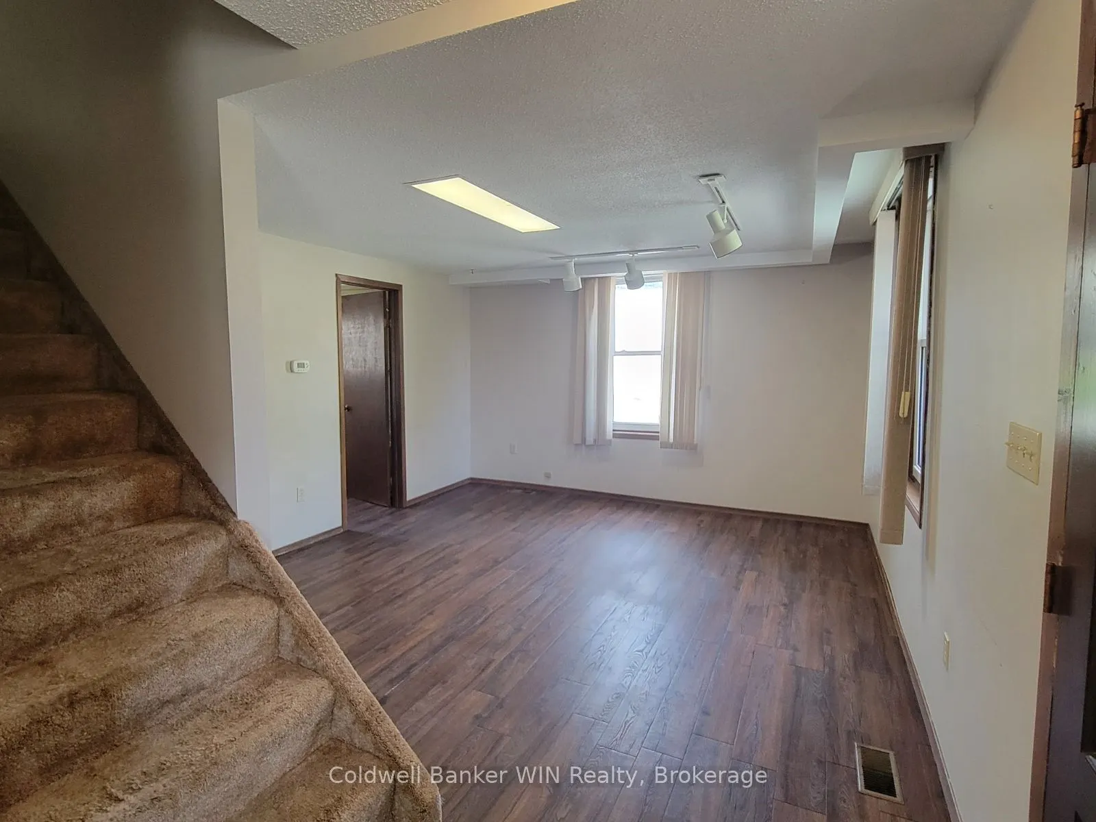 120 KING Street E