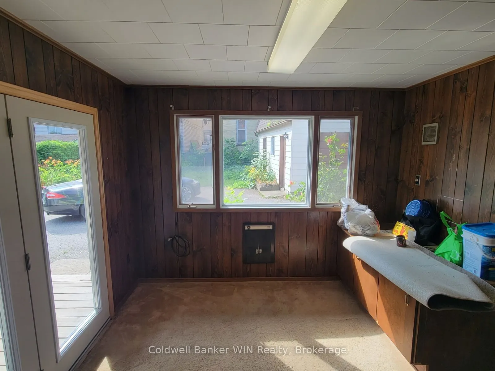 120 KING Street E