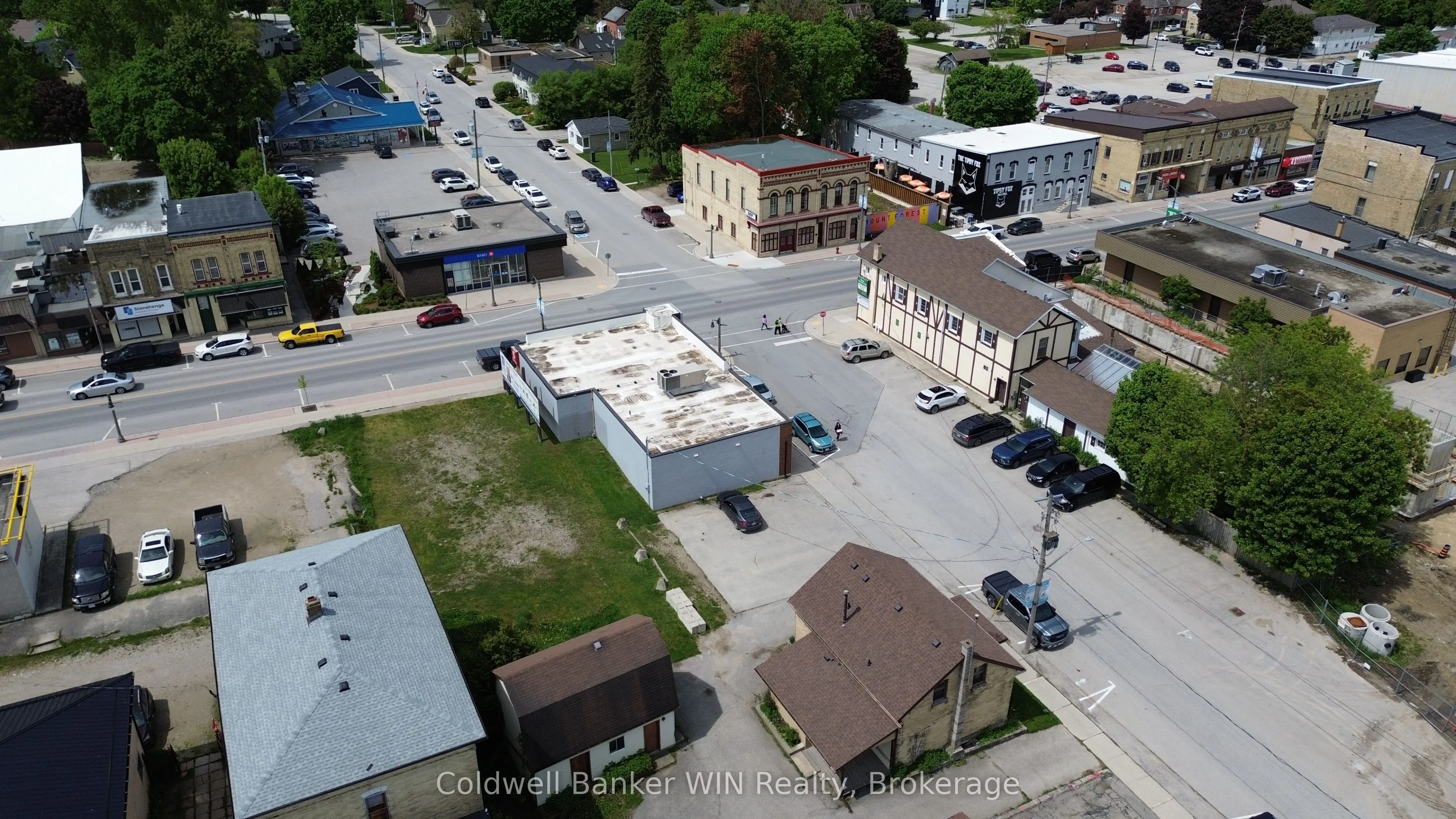 120 KING Street E