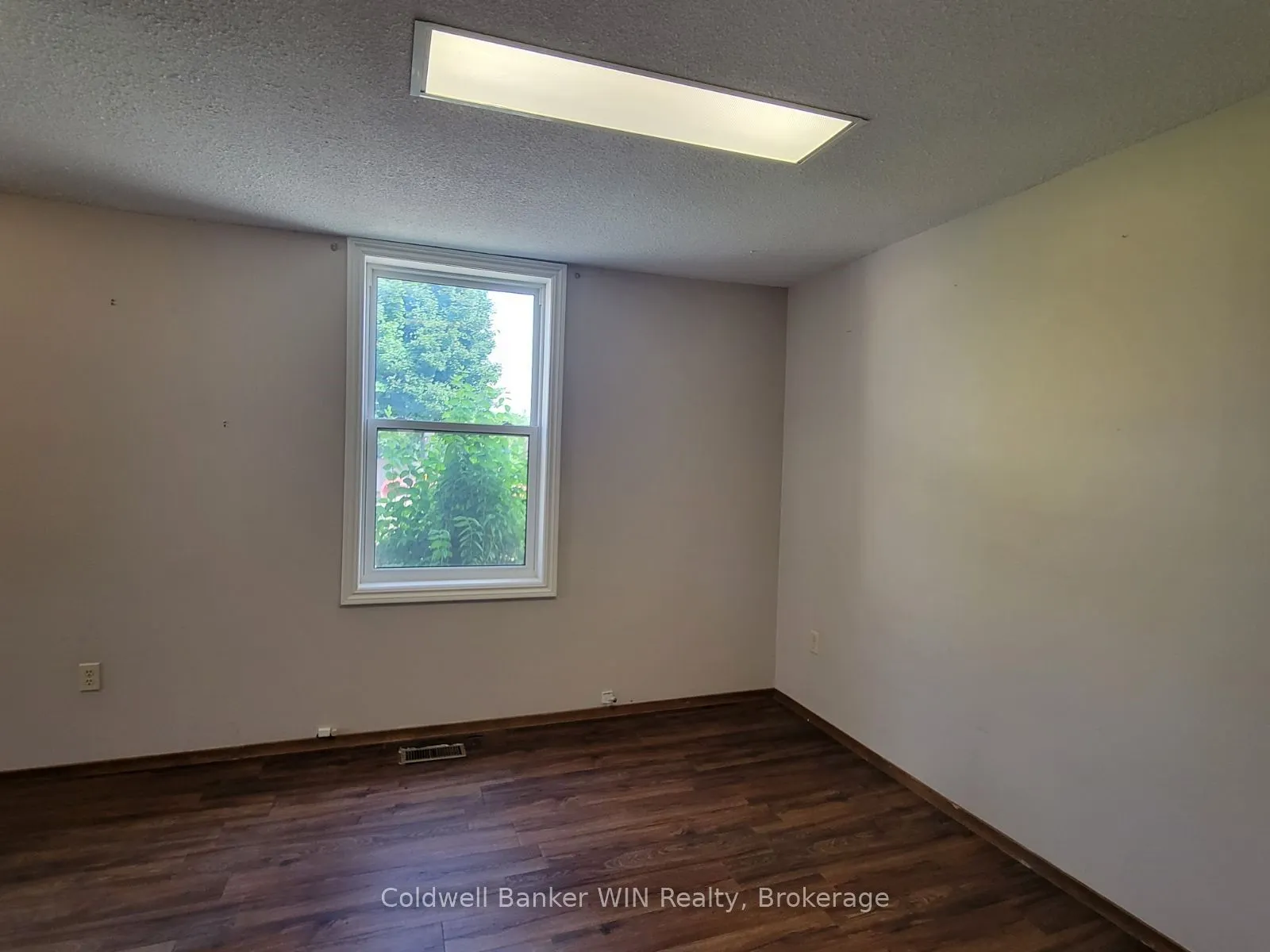 120 KING Street E