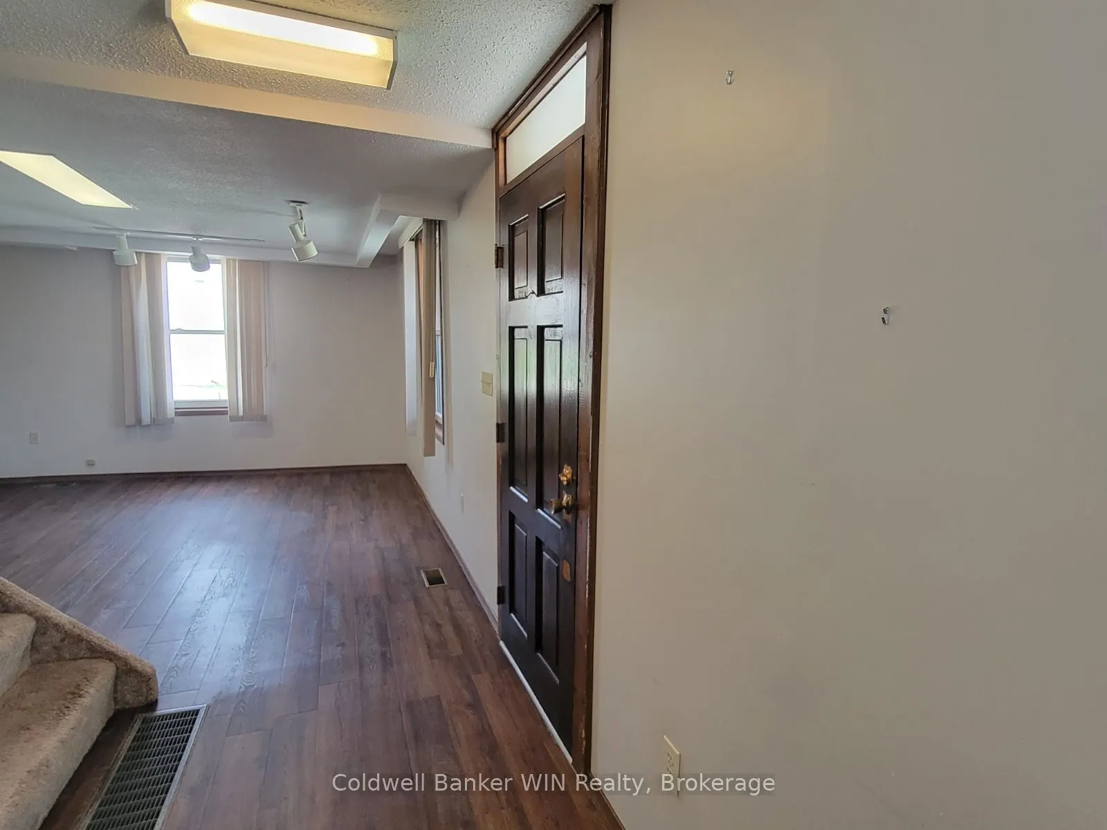 120 KING Street E