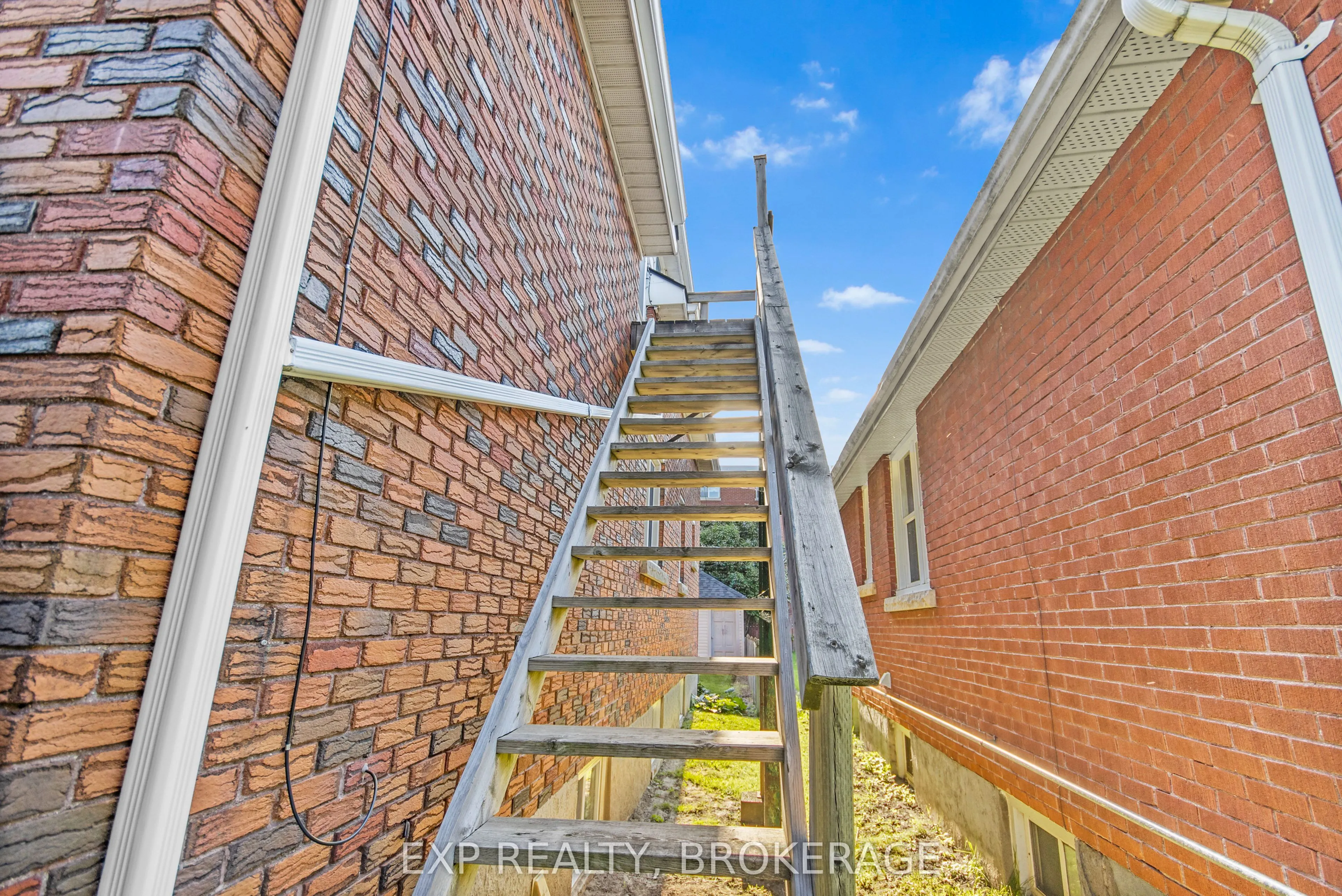 493 COLLEGE Street