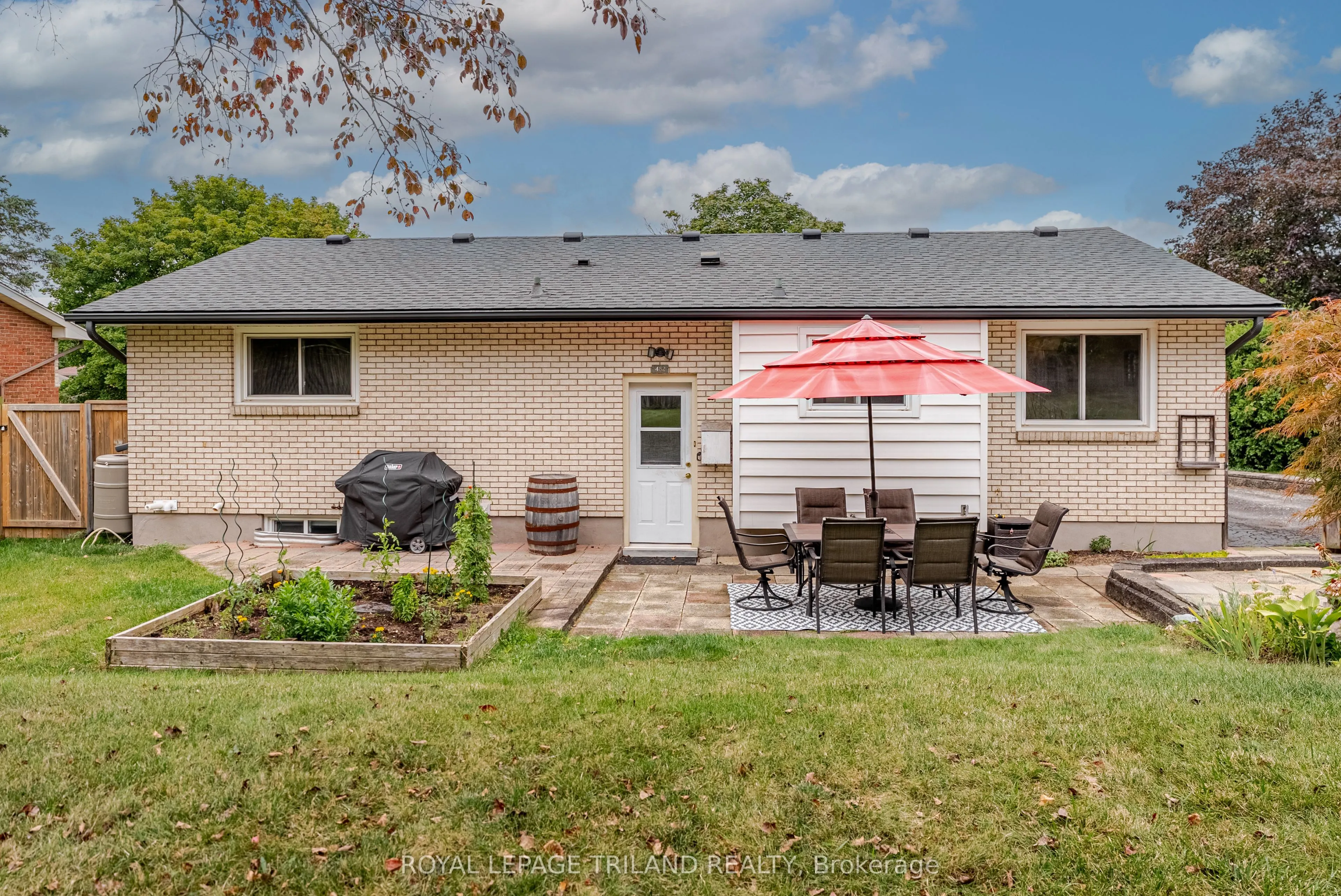 482 Three Valleys Crescent