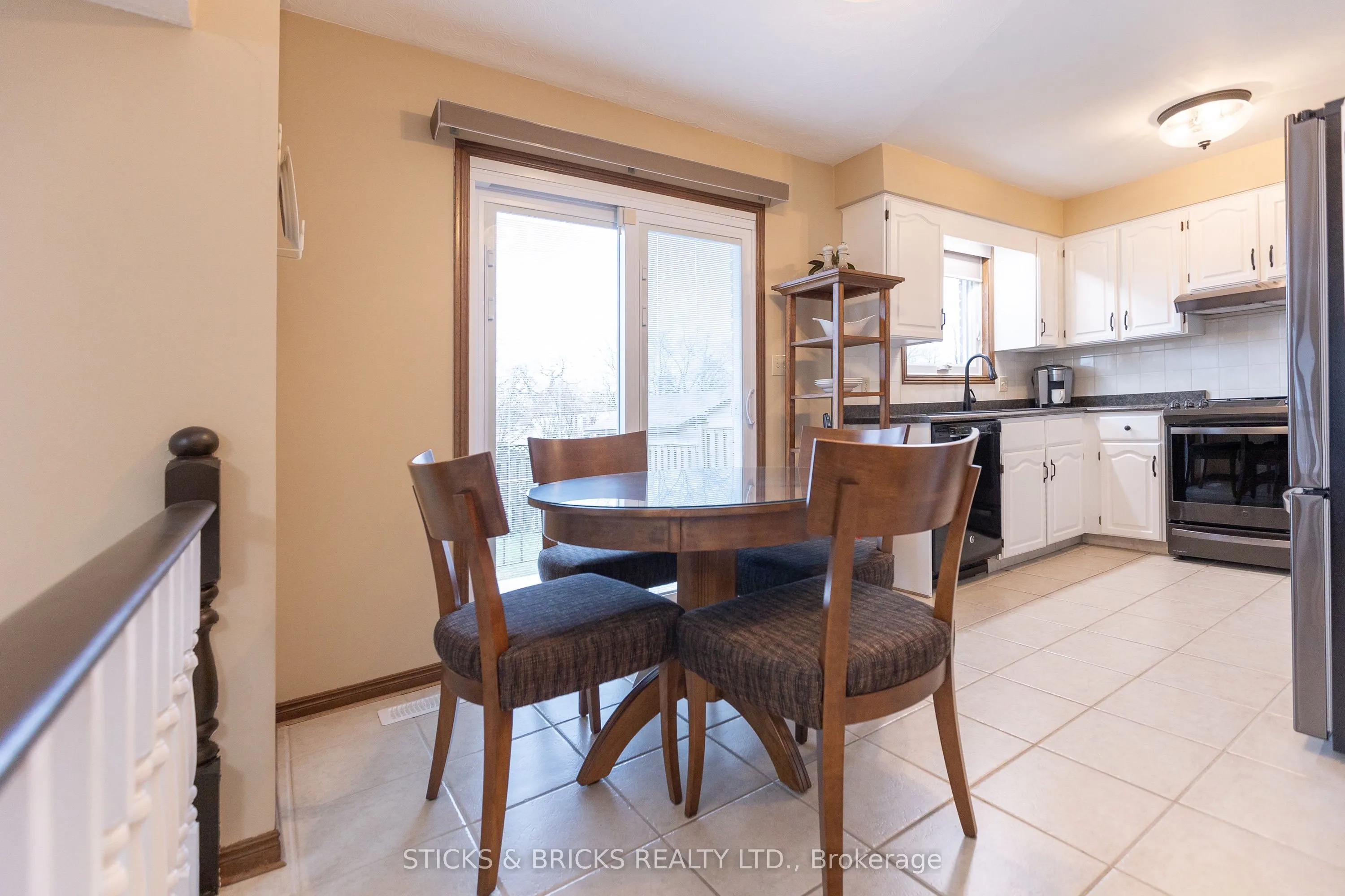 5198 Valley View Crescent