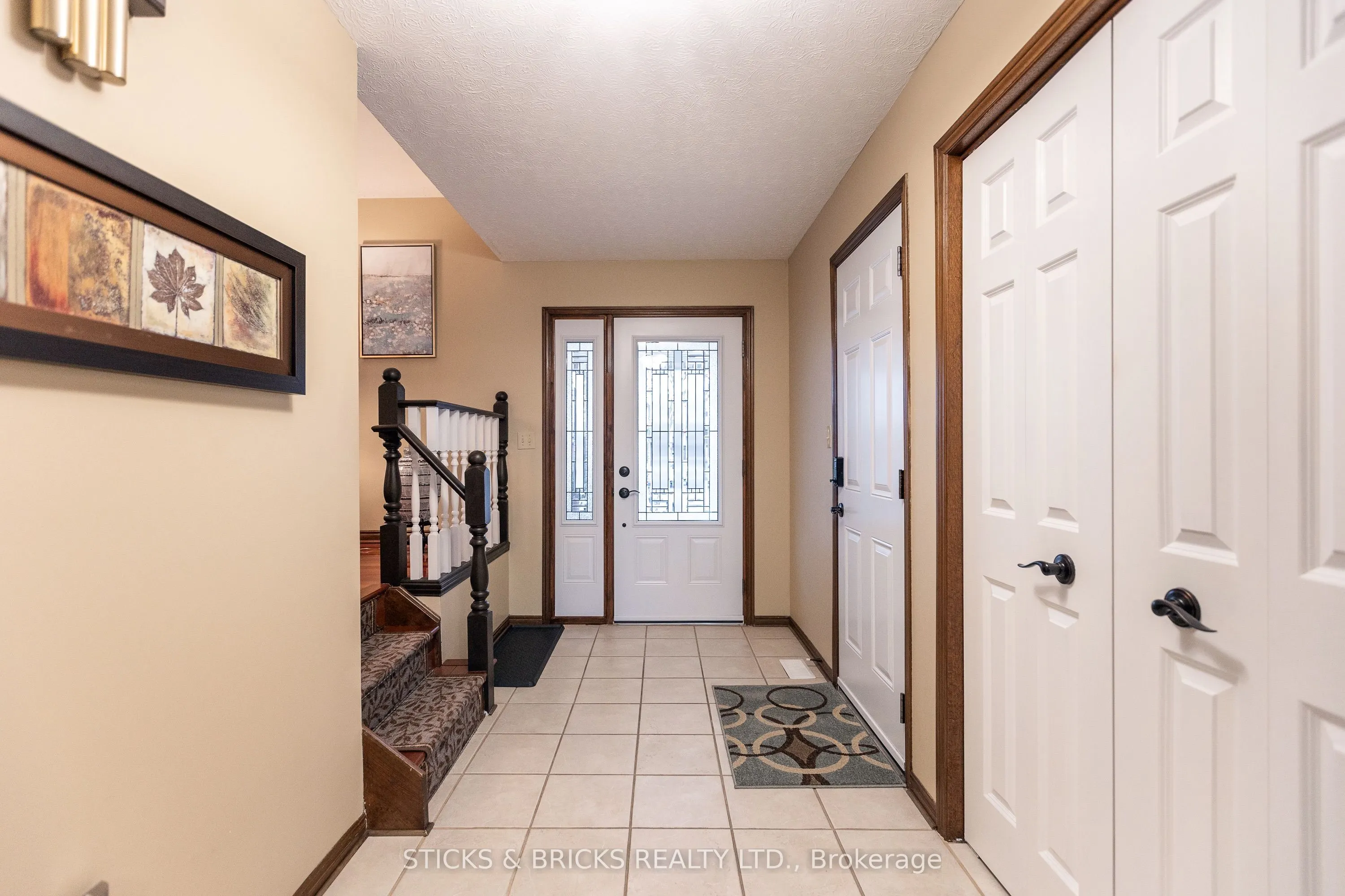 5198 Valley View Crescent