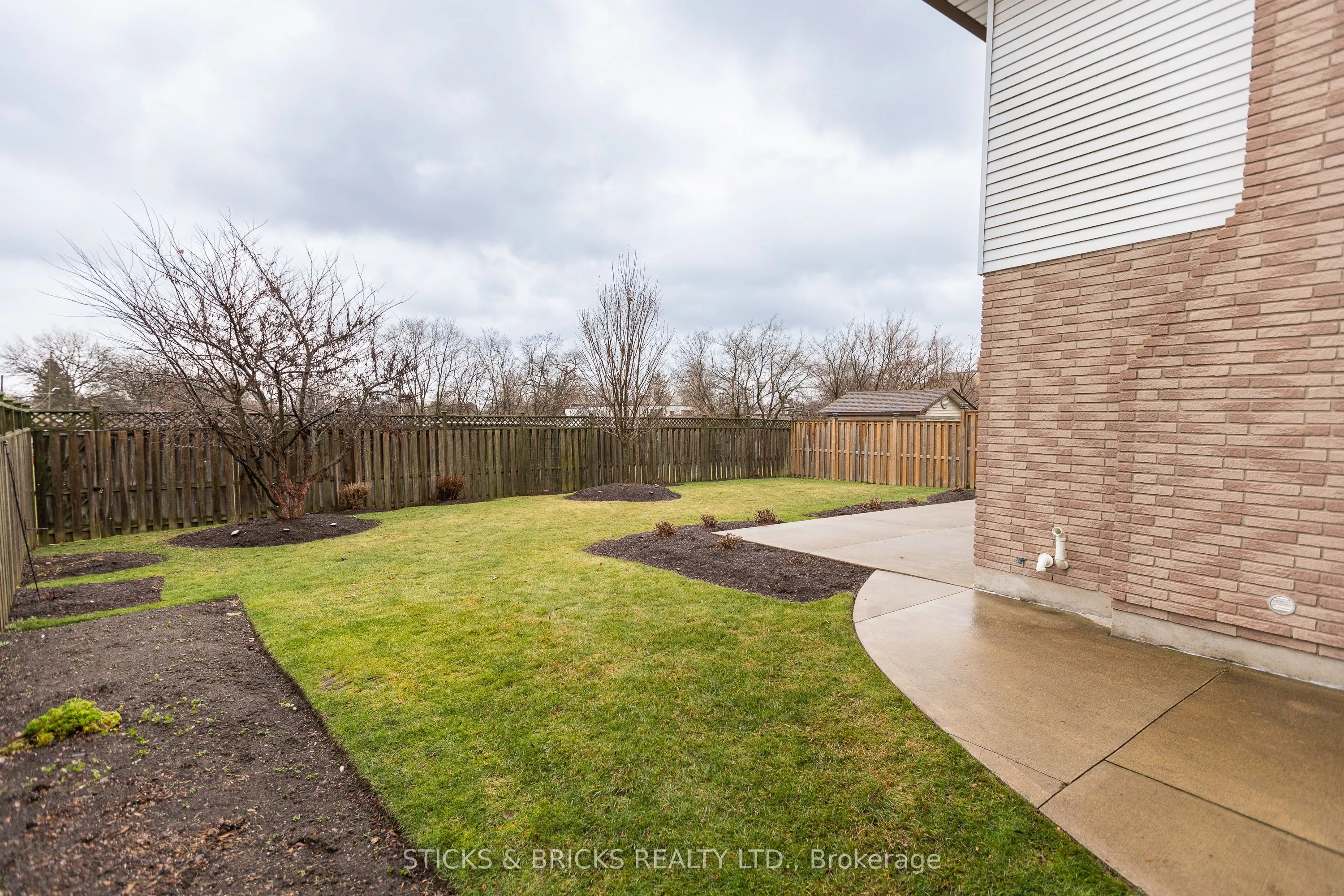 5198 Valley View Crescent