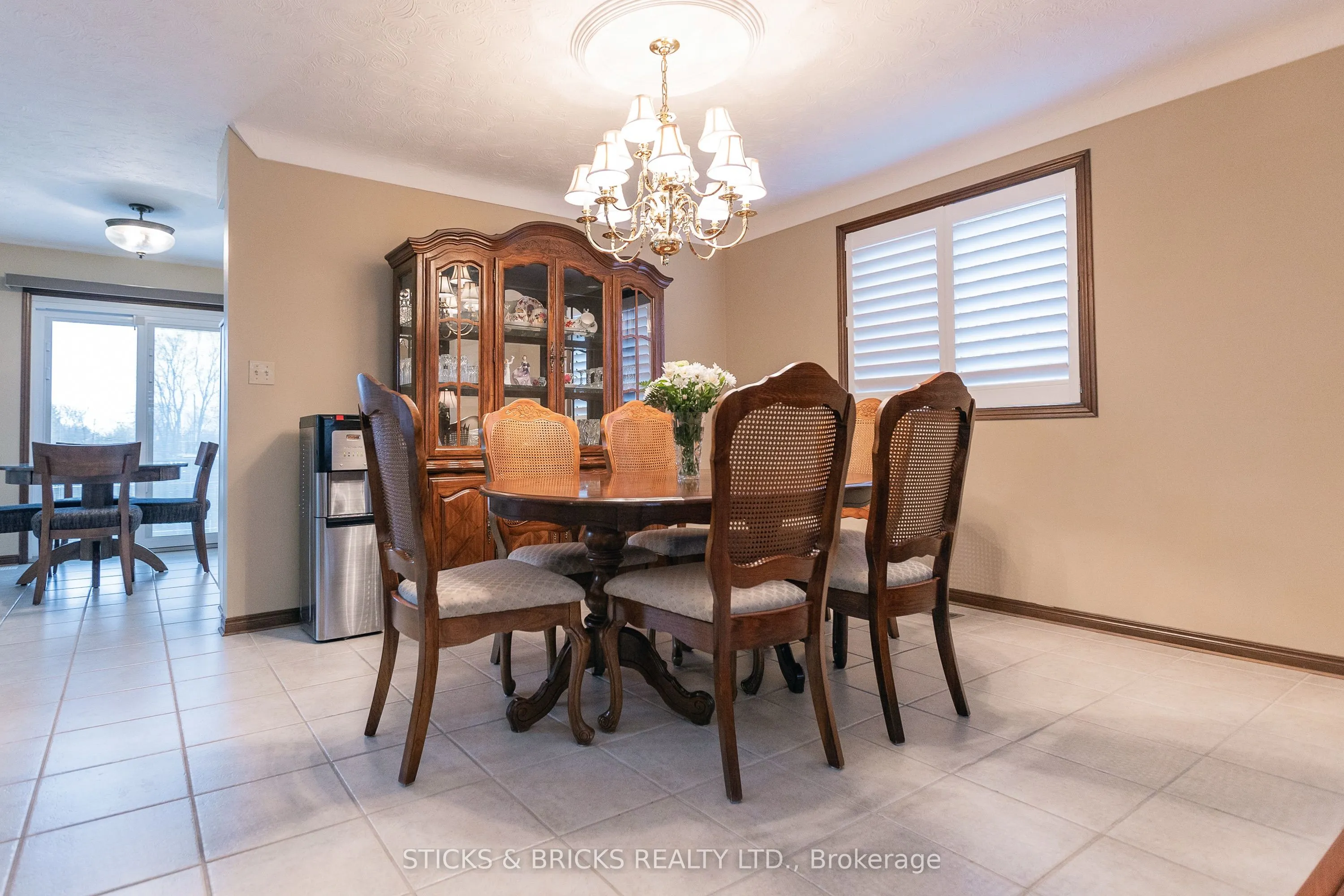 5198 Valley View Crescent