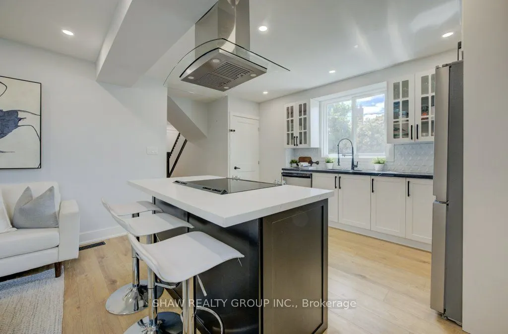 28 Barons Avenue S