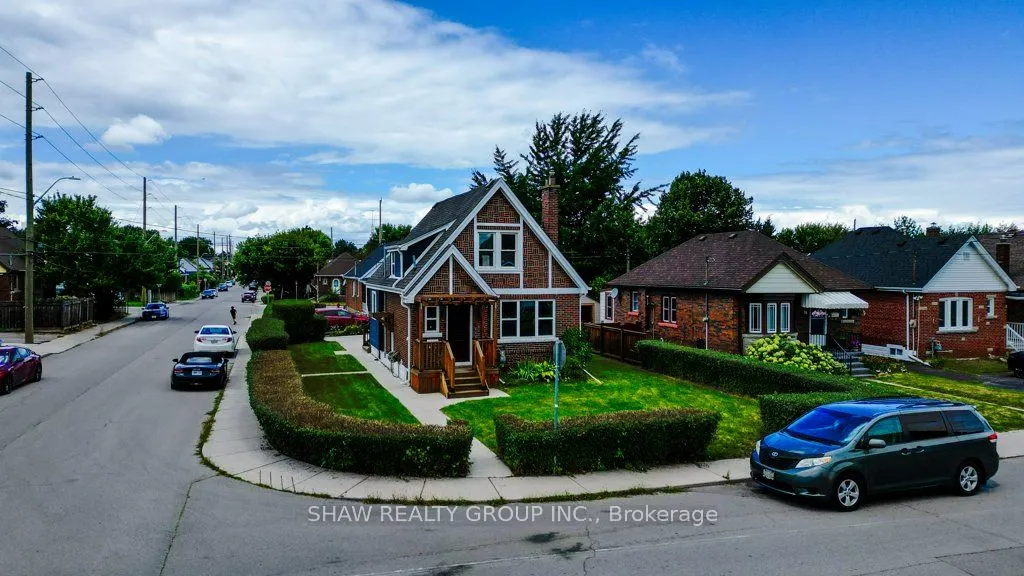 28 Barons Avenue S