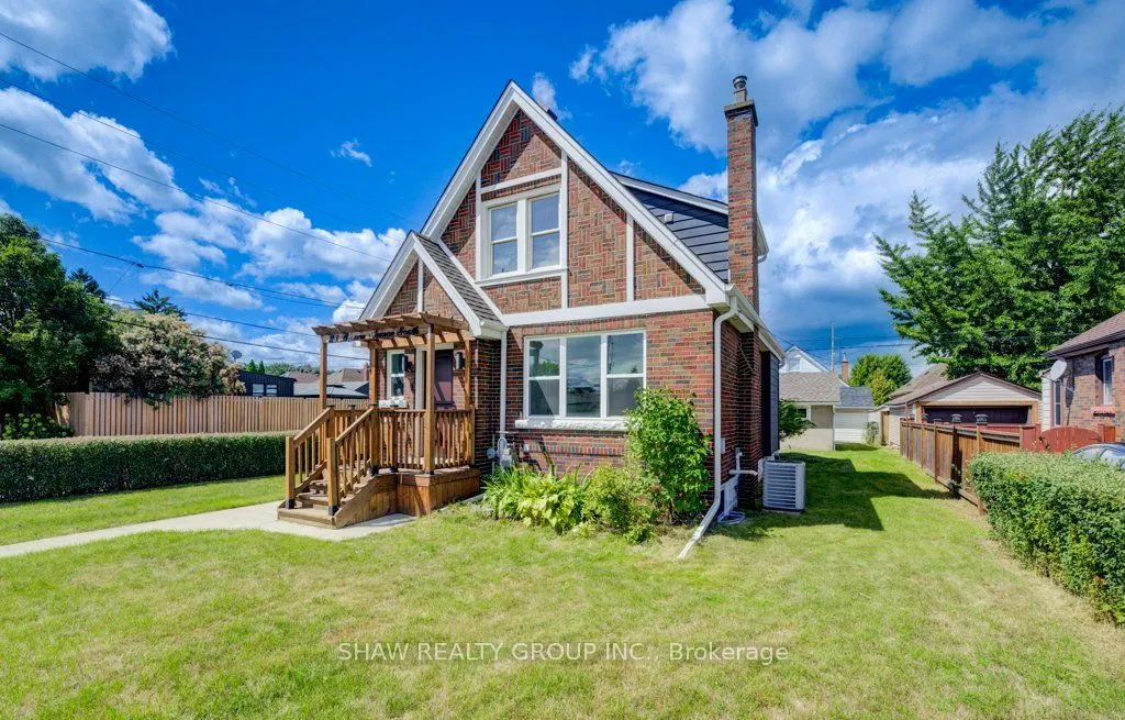 28 Barons Avenue S