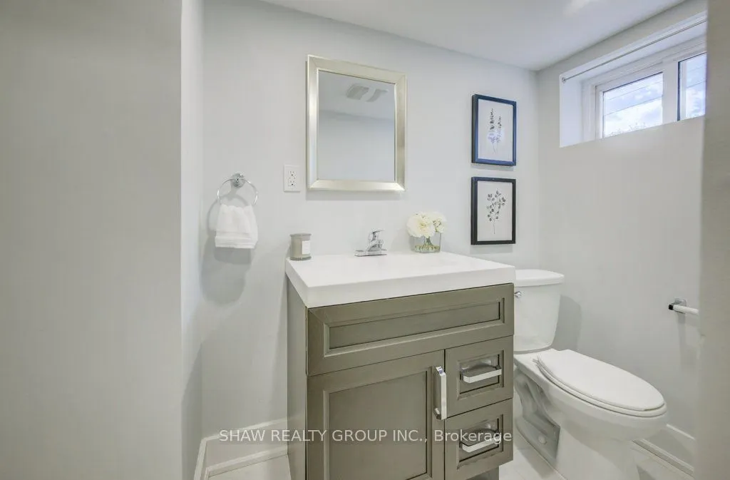 28 Barons Avenue S