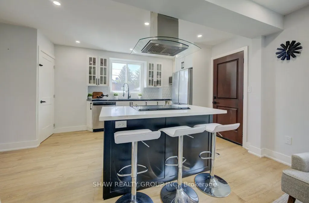 28 Barons Avenue S