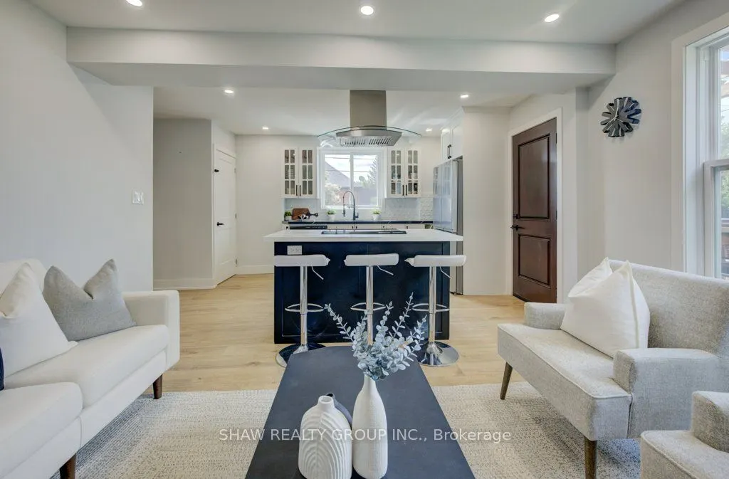 28 Barons Avenue S