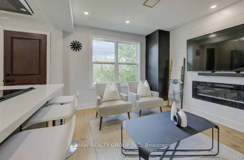 28 Barons Avenue S