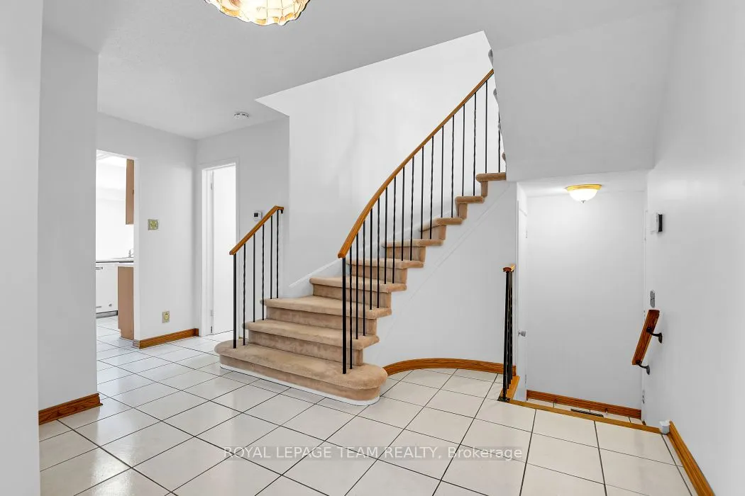 16 Chickasaw Crescent