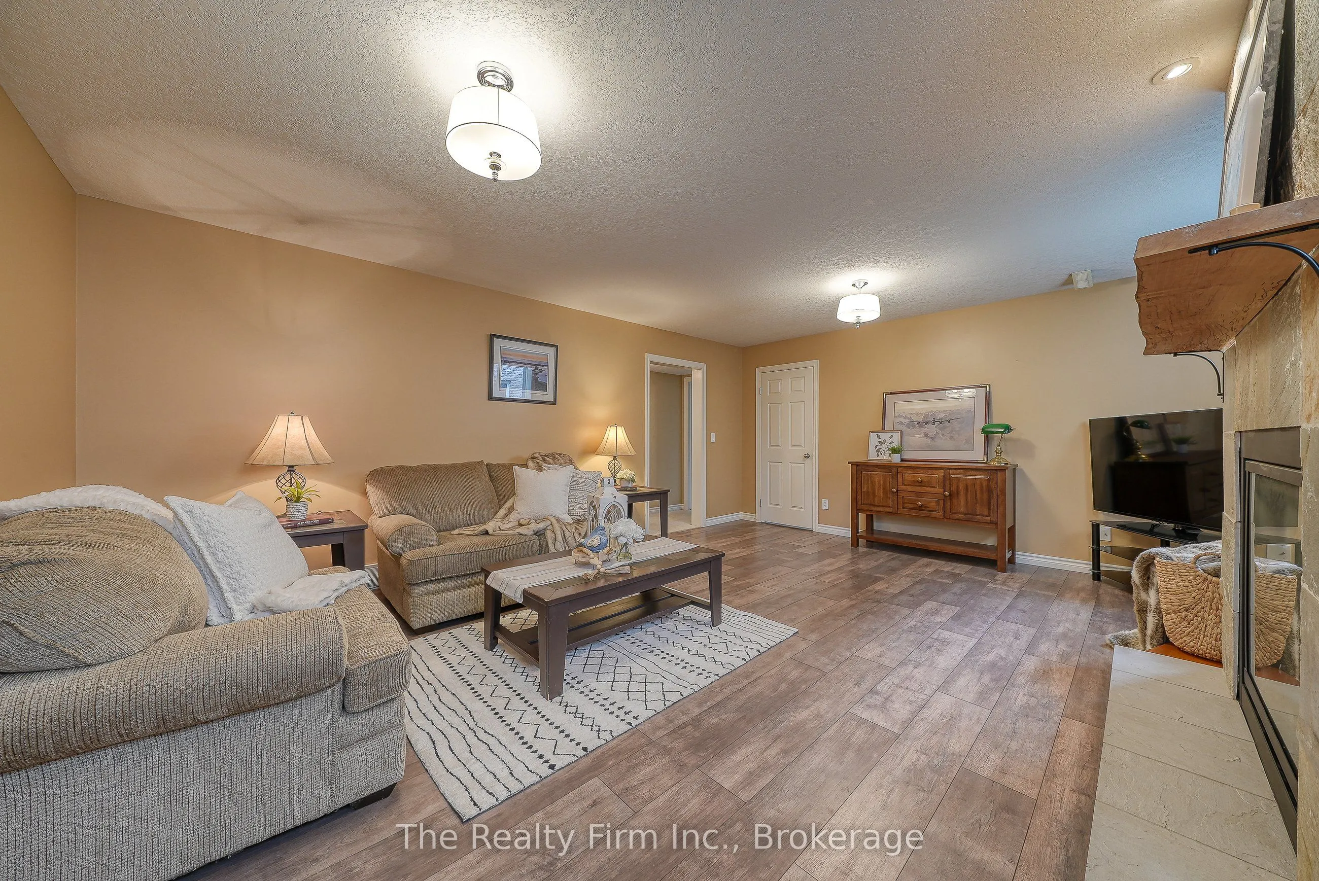 4 Kerr Crescent