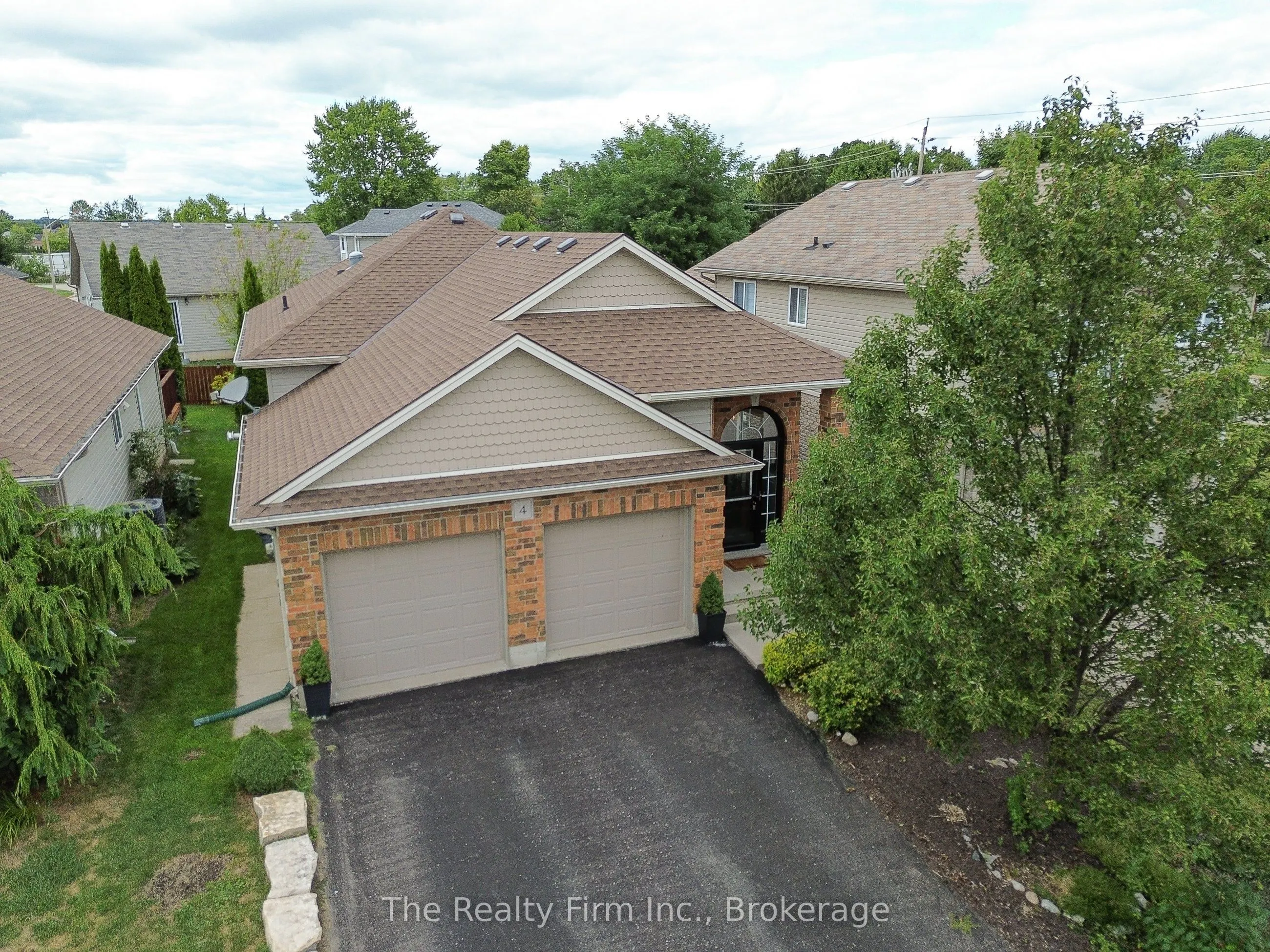 4 Kerr Crescent