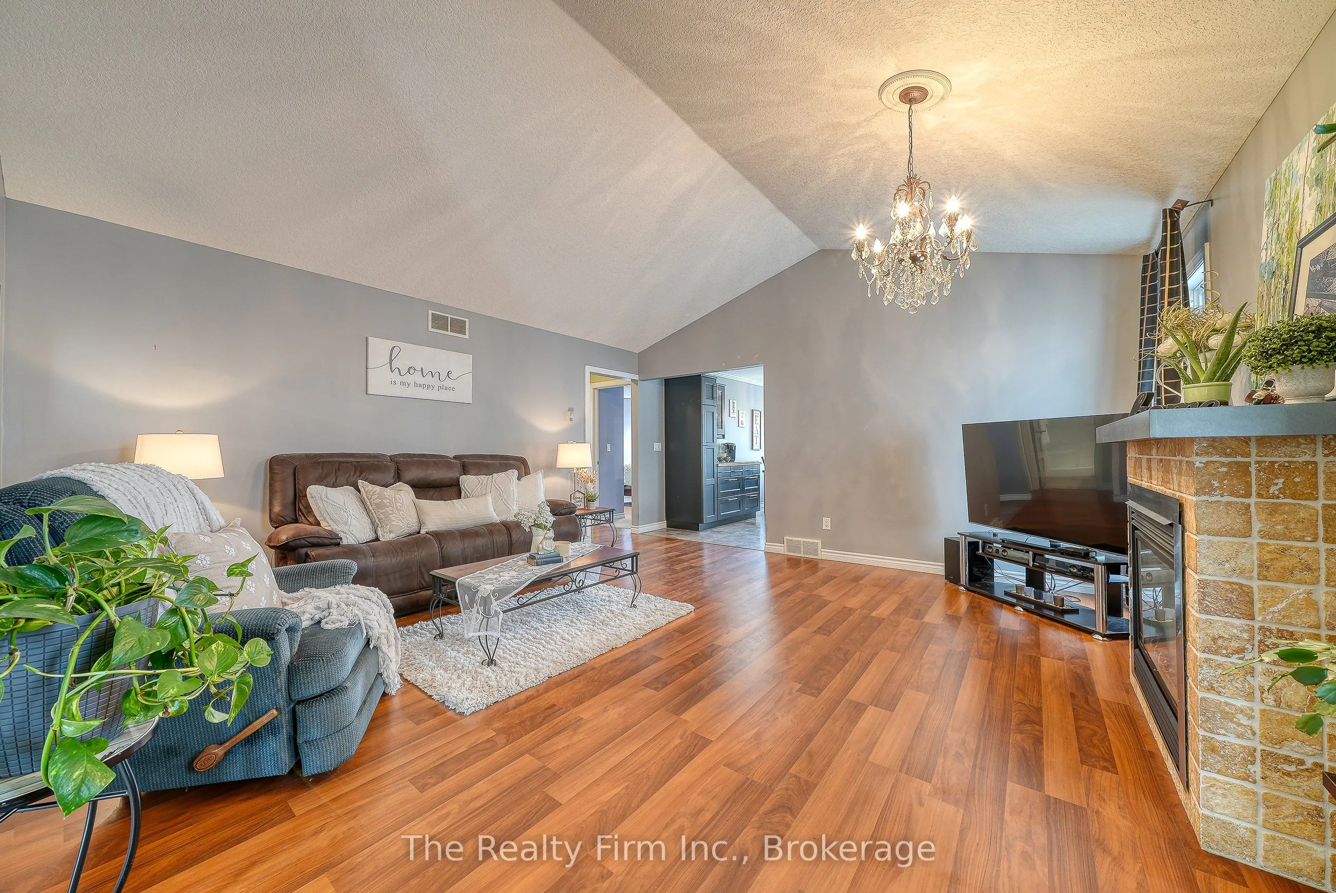 4 Kerr Crescent