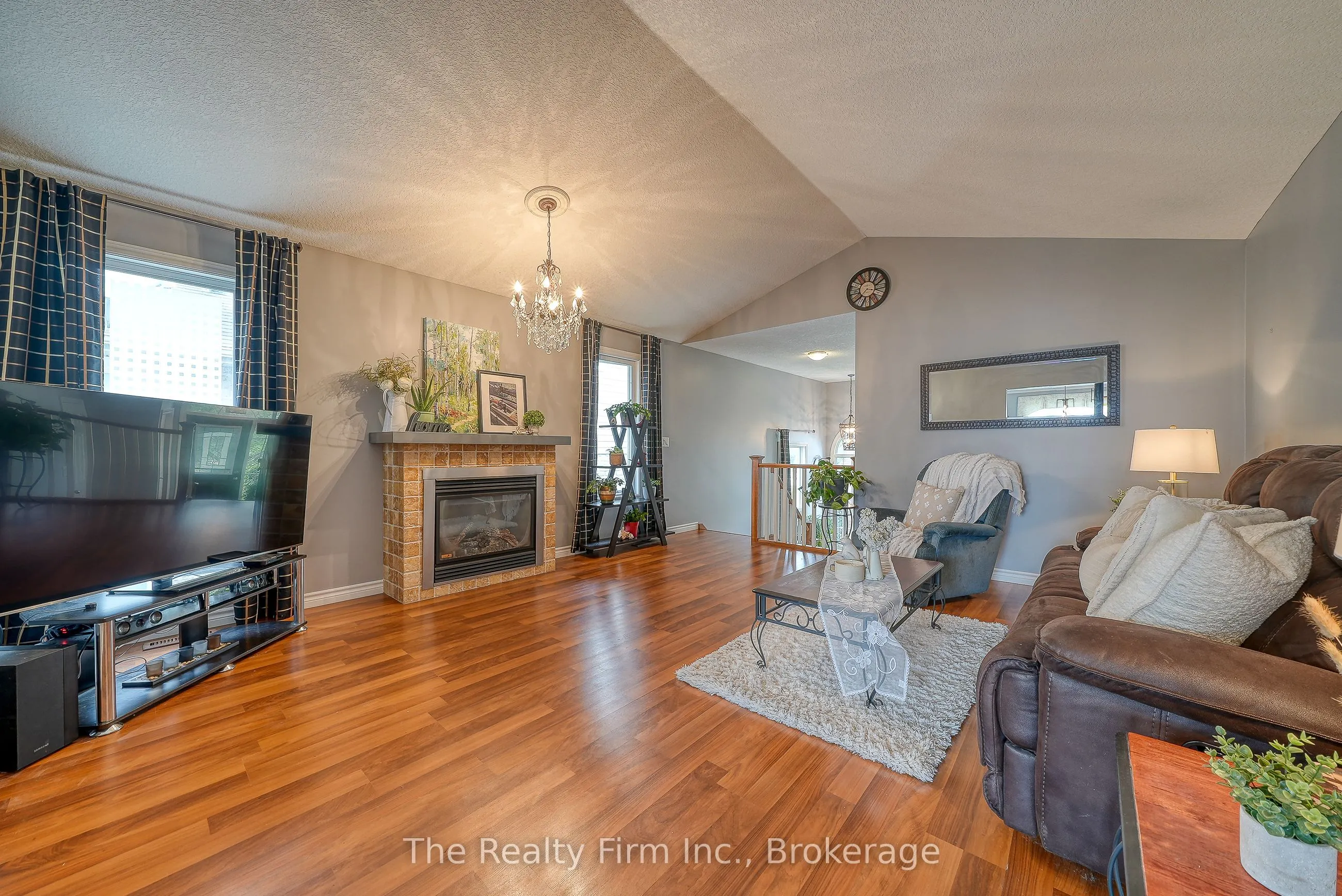 4 Kerr Crescent