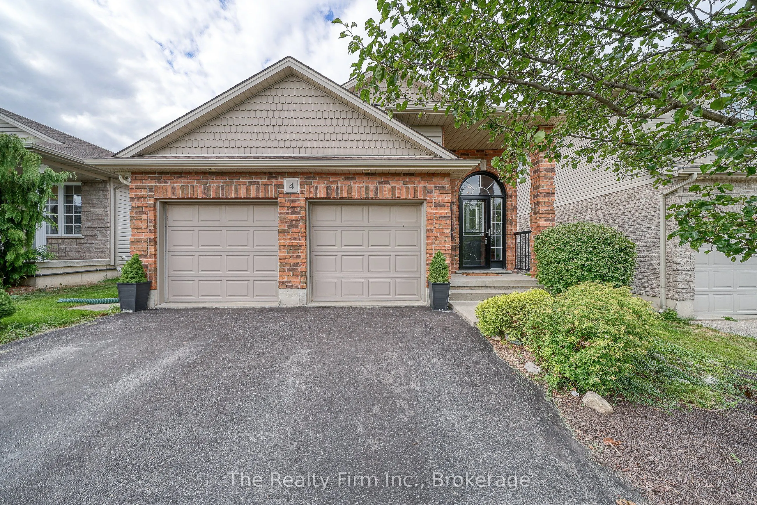 4 Kerr Crescent