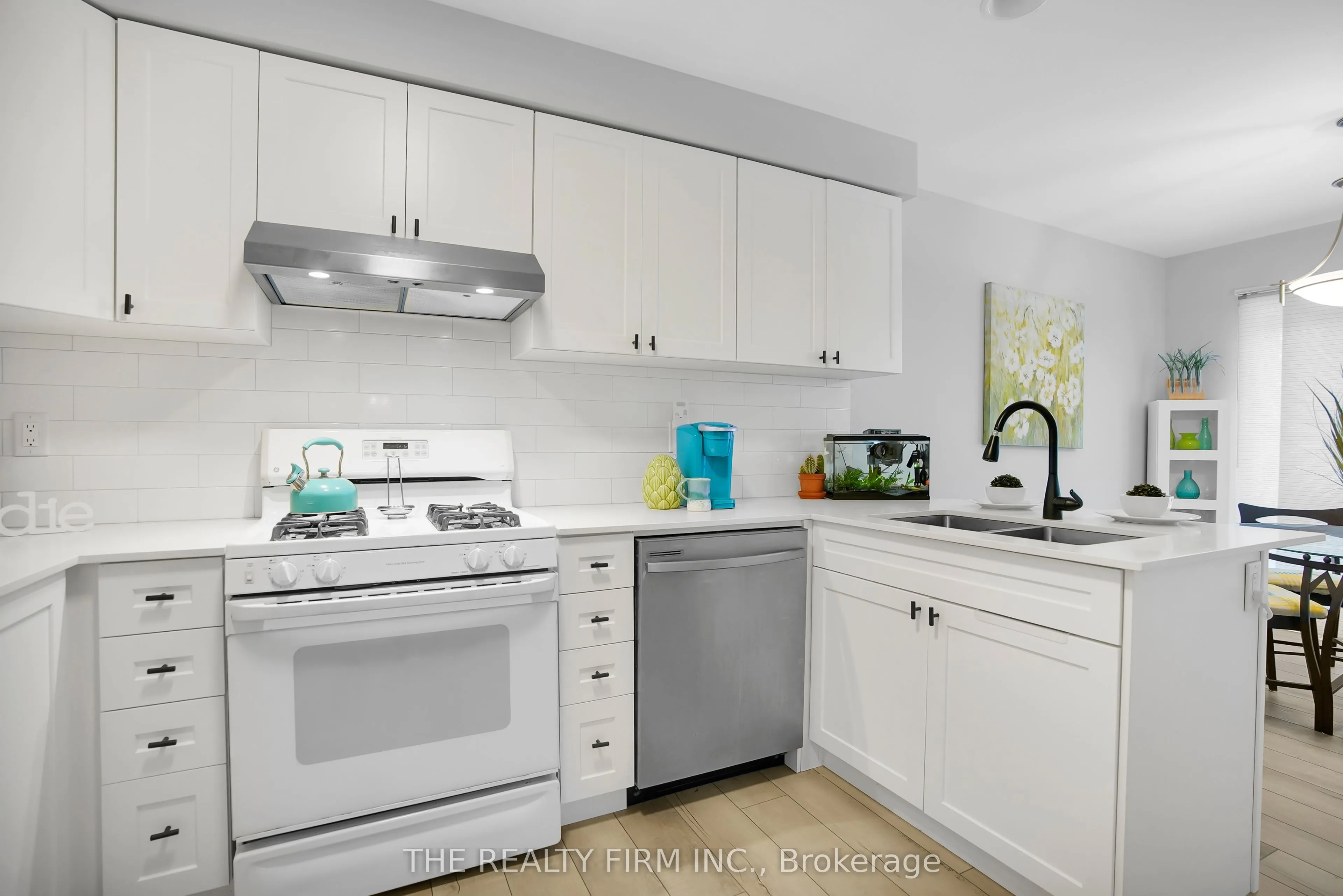 601 Grenfell Drive, #16
