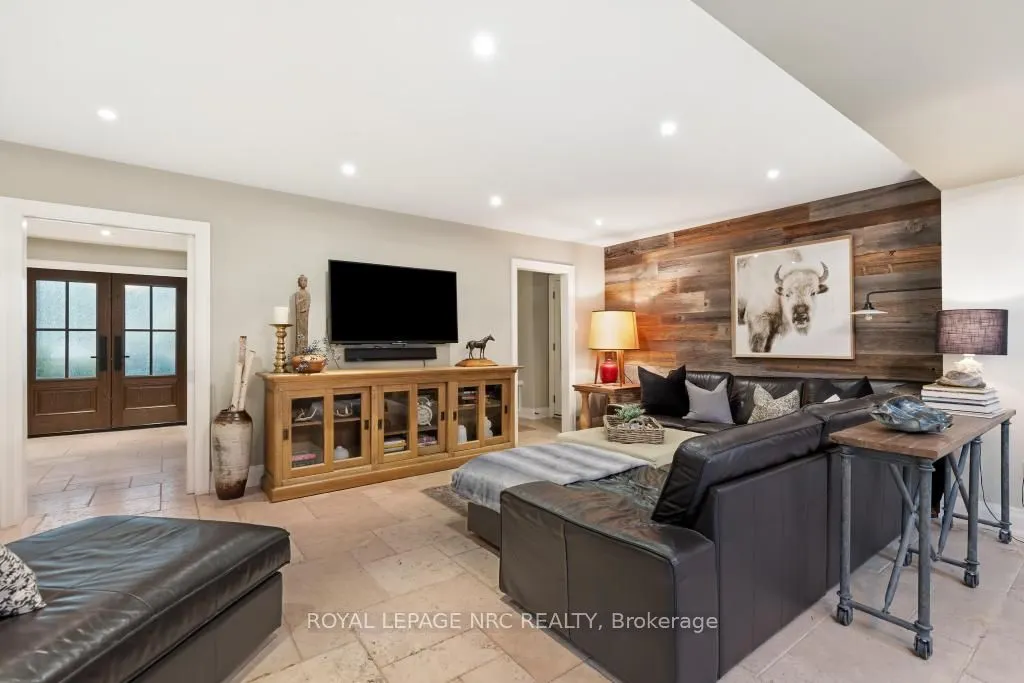 14 Woodington Crescent