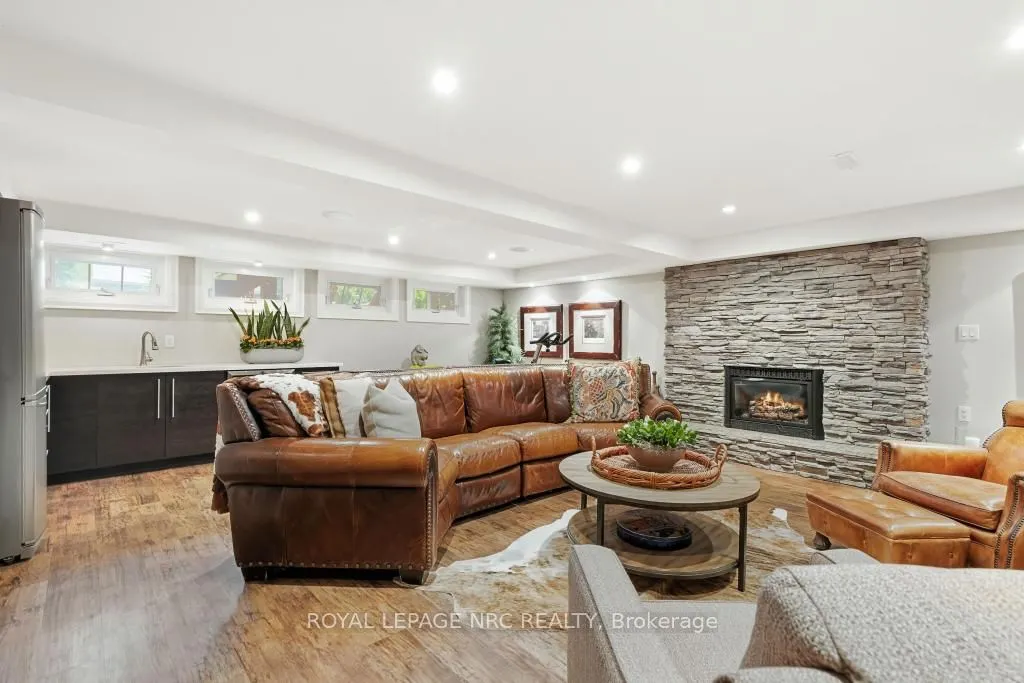14 Woodington Crescent