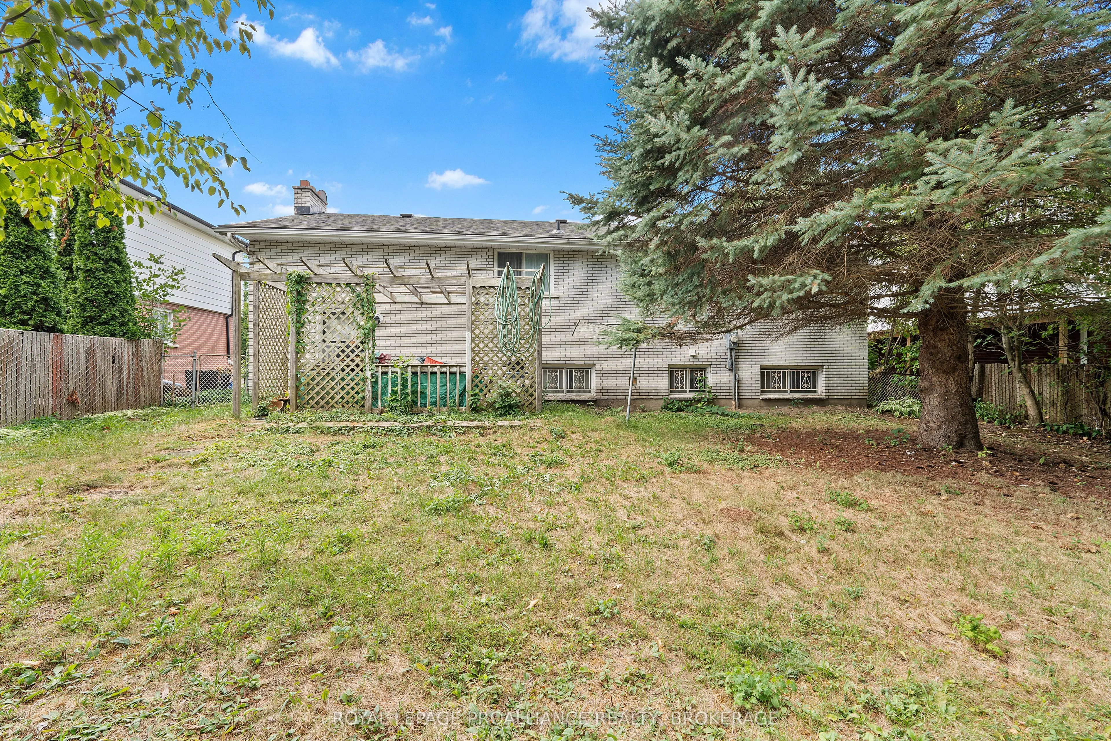 327 Avenue Road