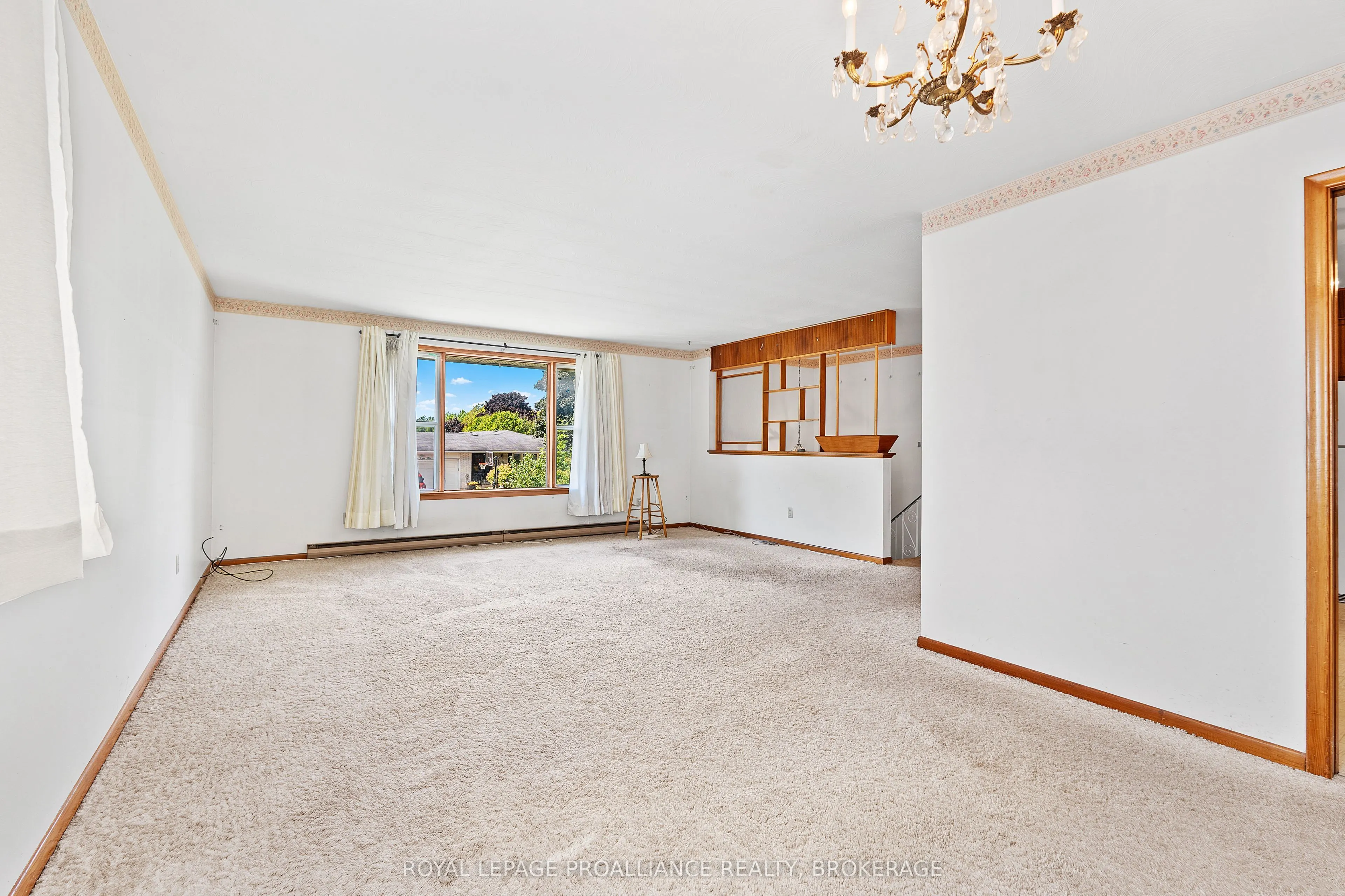 327 Avenue Road
