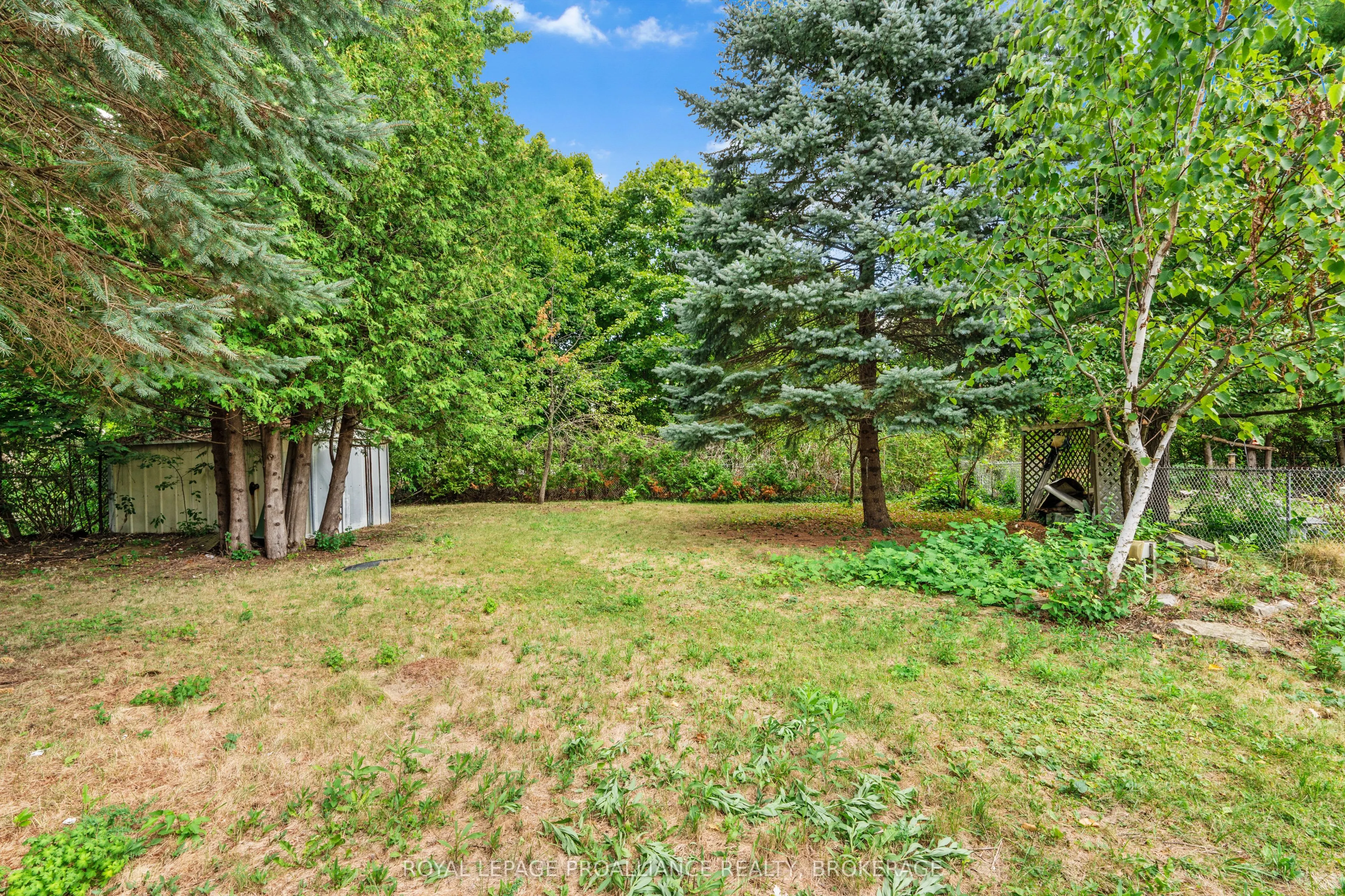 327 Avenue Road