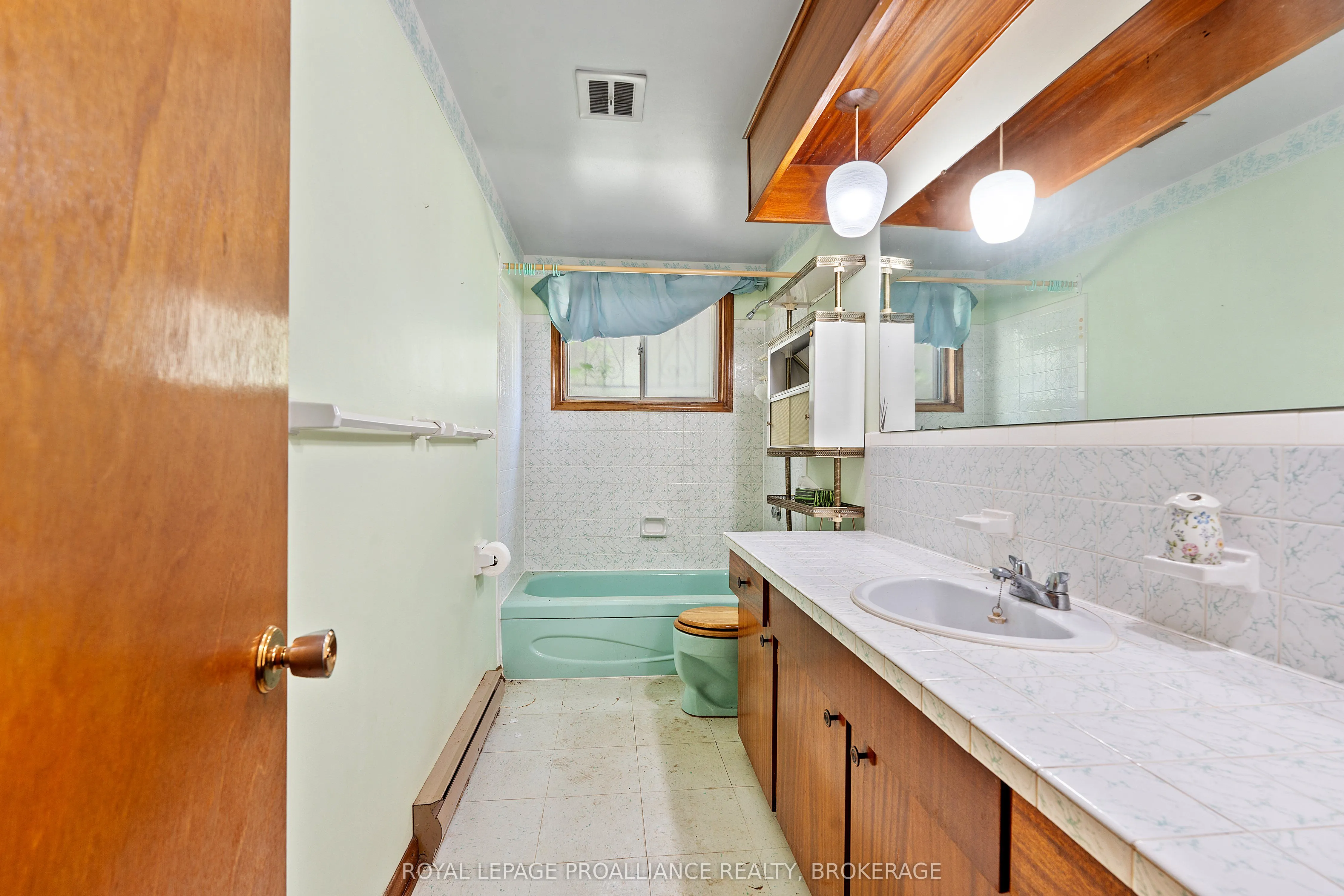 327 Avenue Road