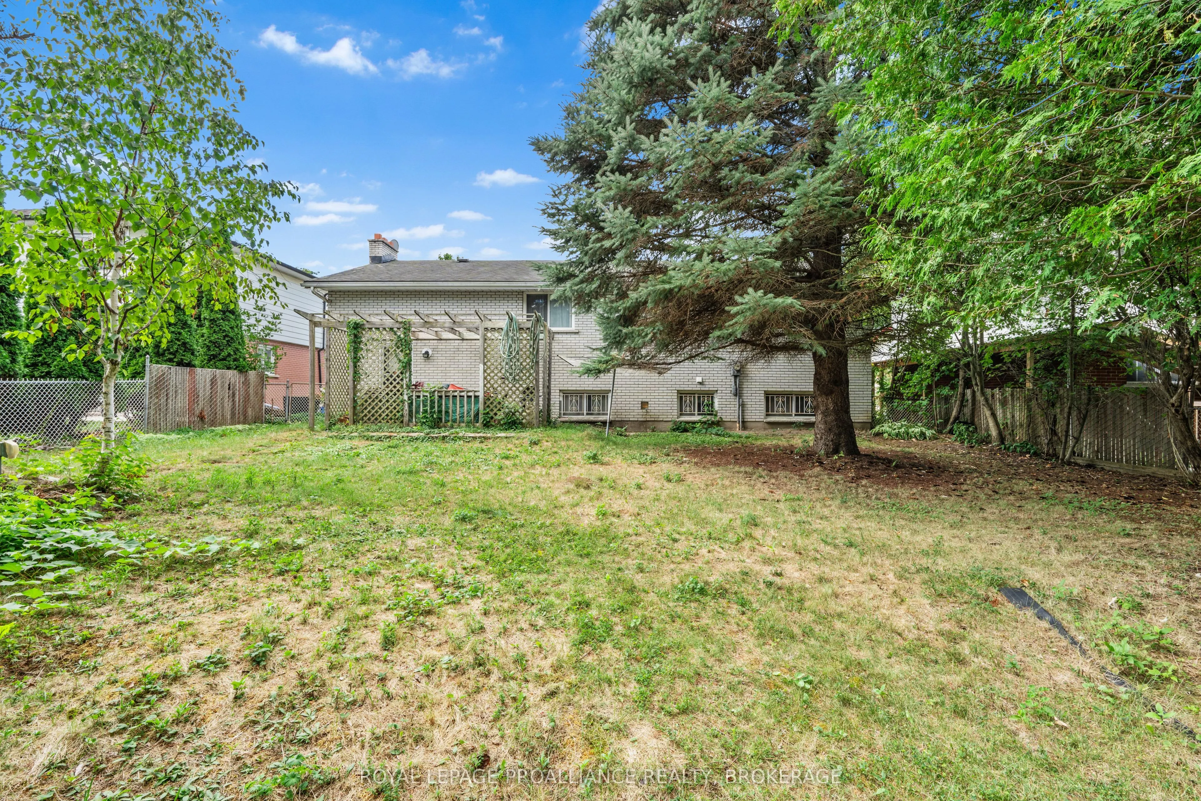 327 Avenue Road