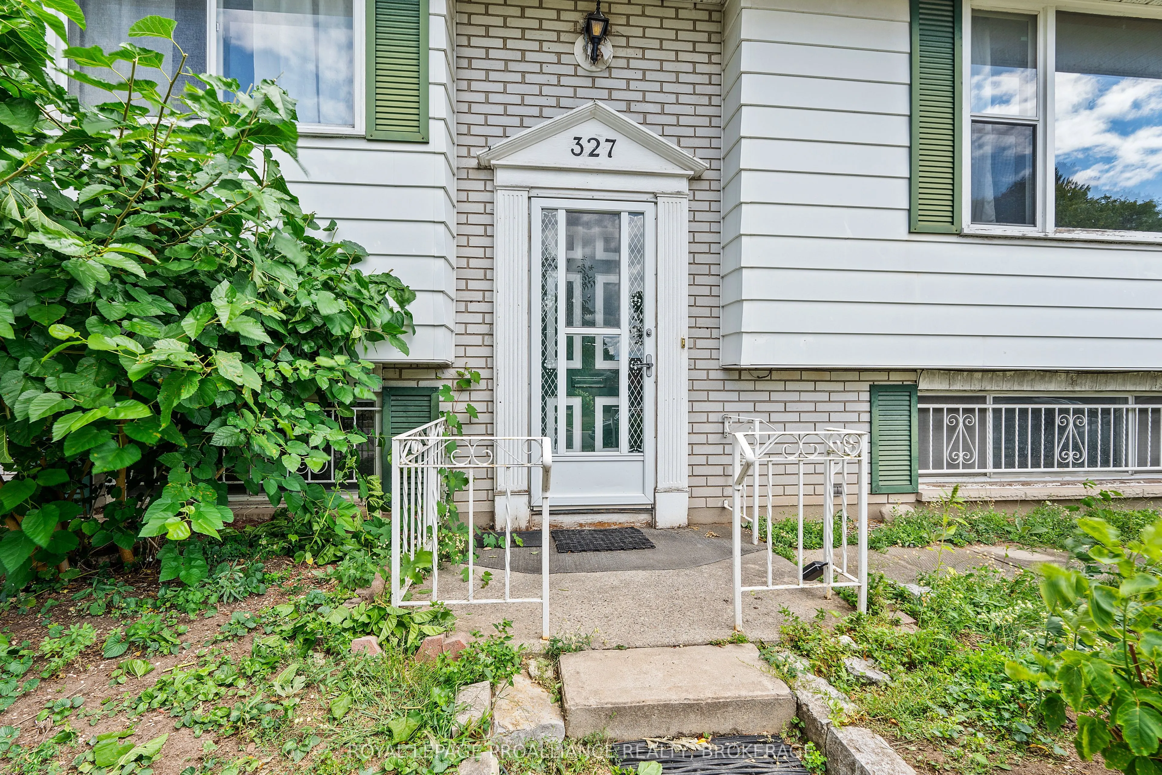327 Avenue Road