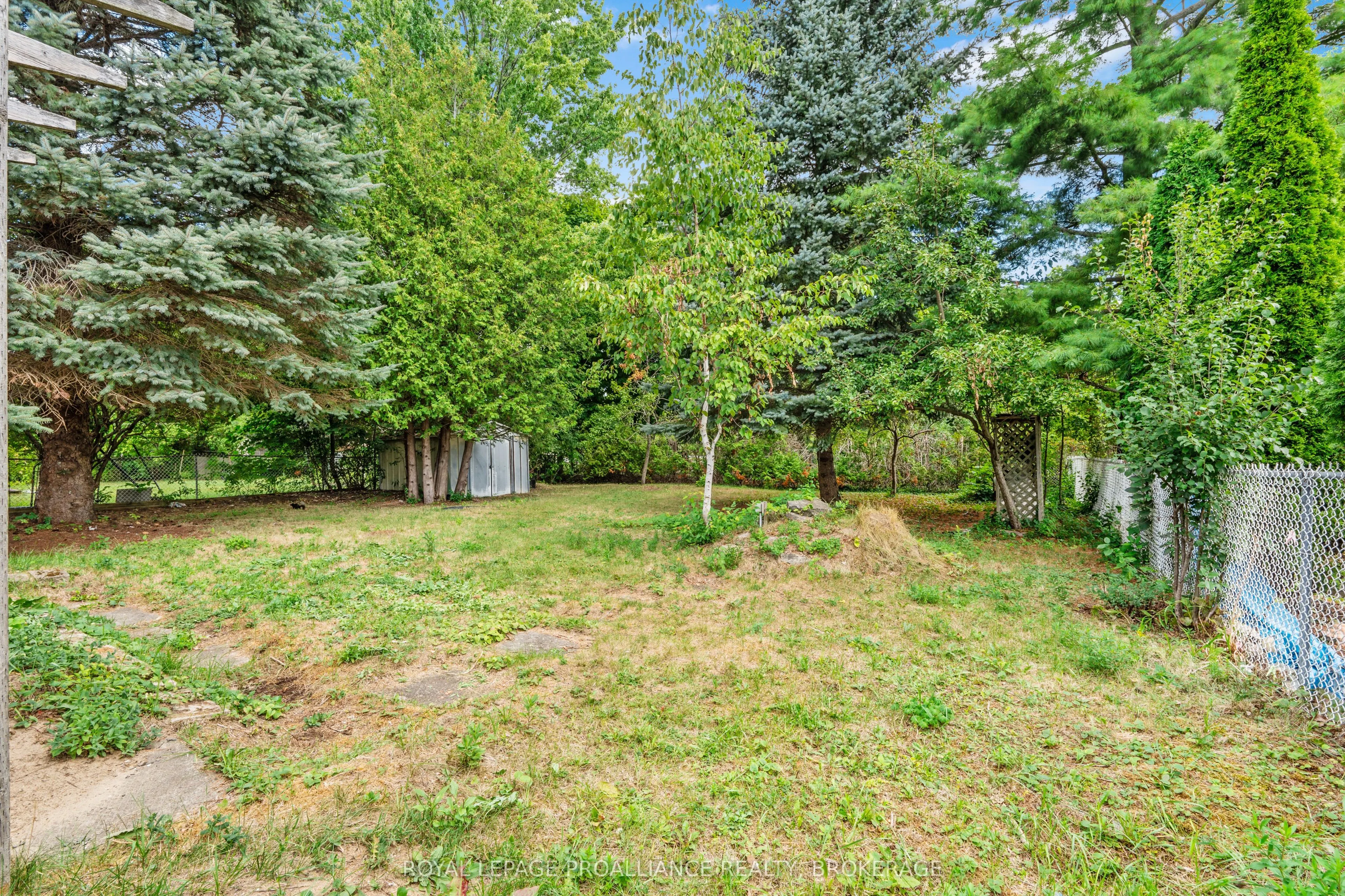 327 Avenue Road